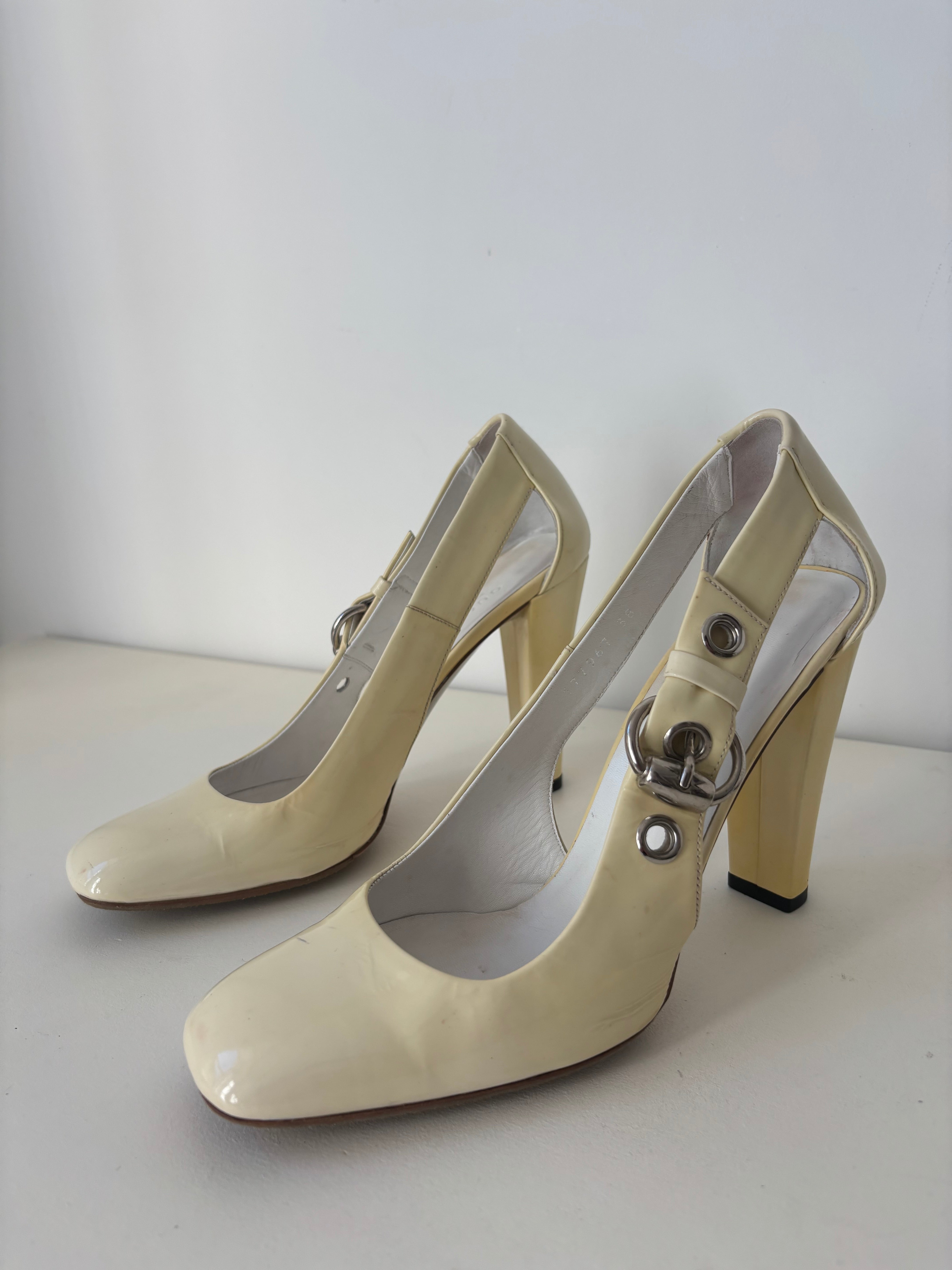 Gucci escarpins vernis ivoire à bride – 37