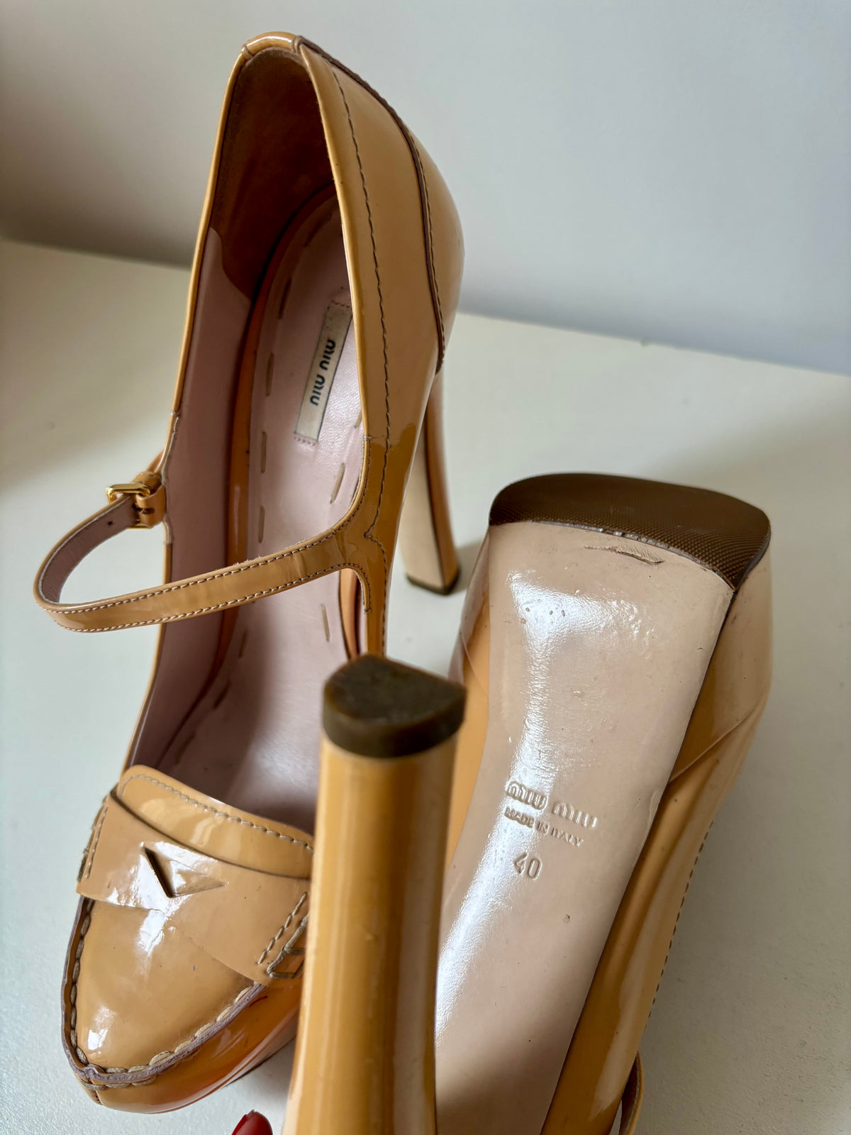 Miu Miu Mary-Jane verni moutarde – 40