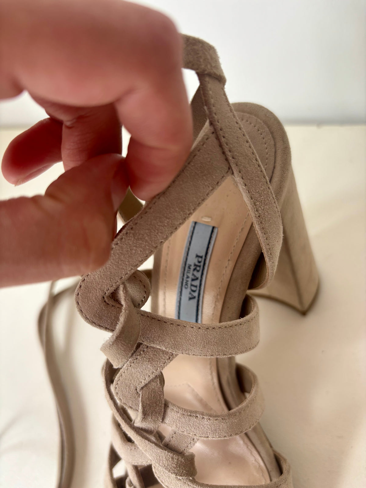 Prada Sandales Lacées Nude en Daim Talons Carrés – 36,5