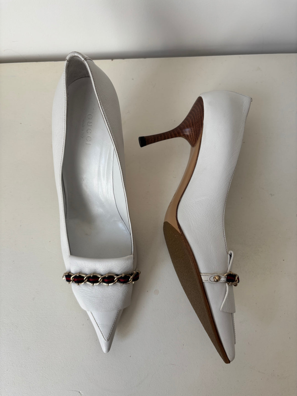 Gucci escarpins cuir blanc chaîne – 38