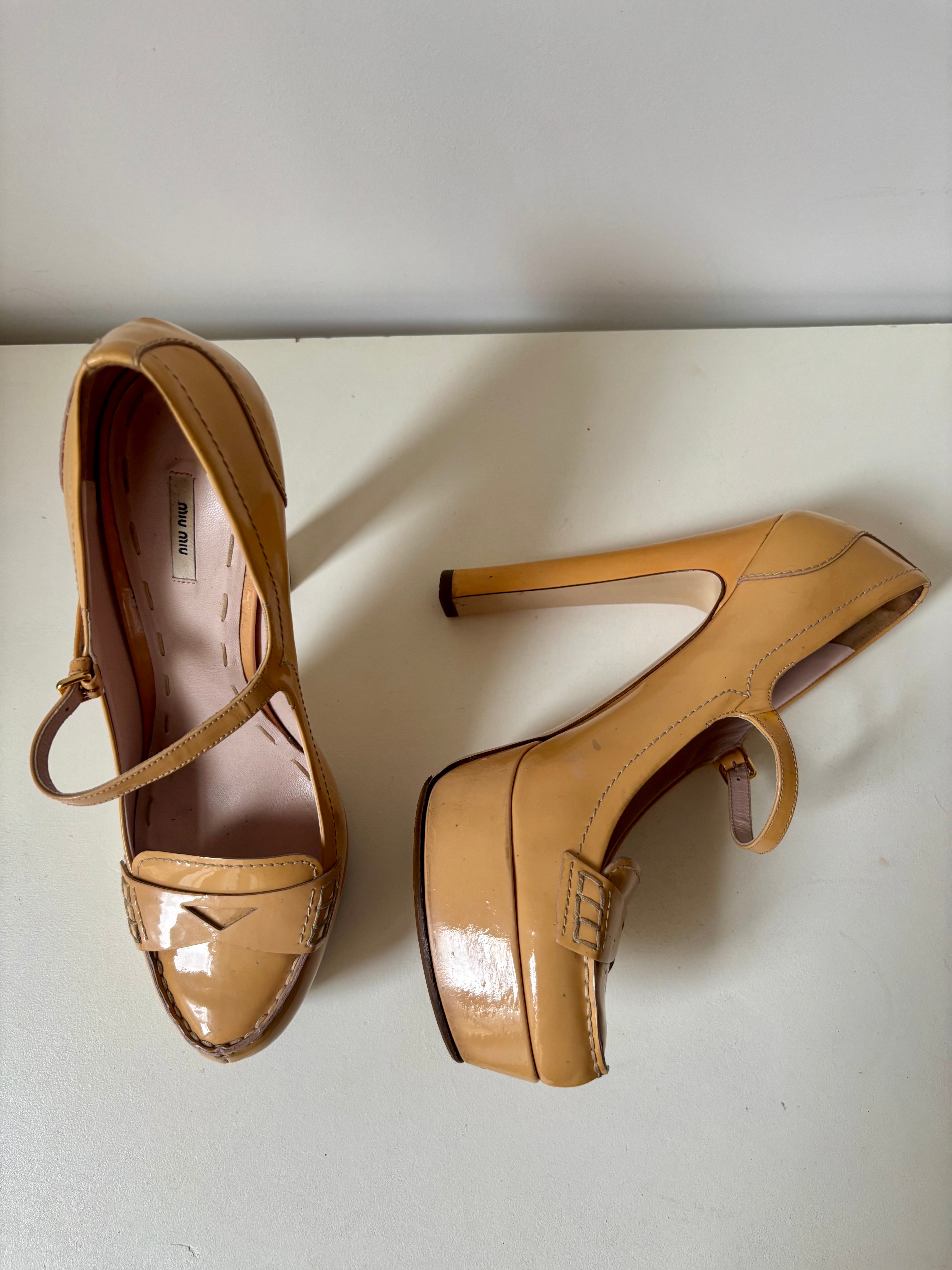 Miu Miu Mary-Jane verni moutarde – 40