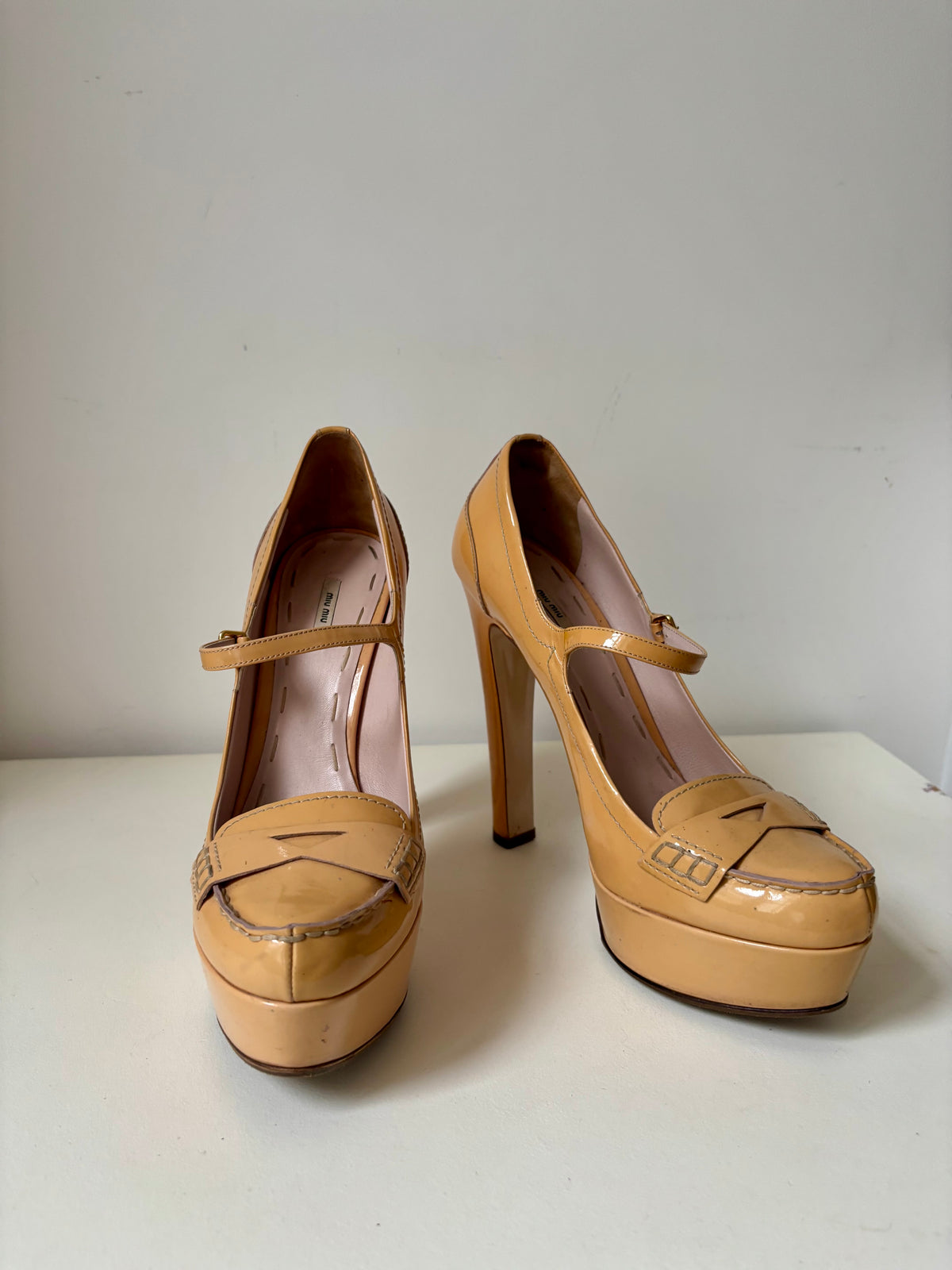 Miu Miu Mary-Jane verni moutarde – 40