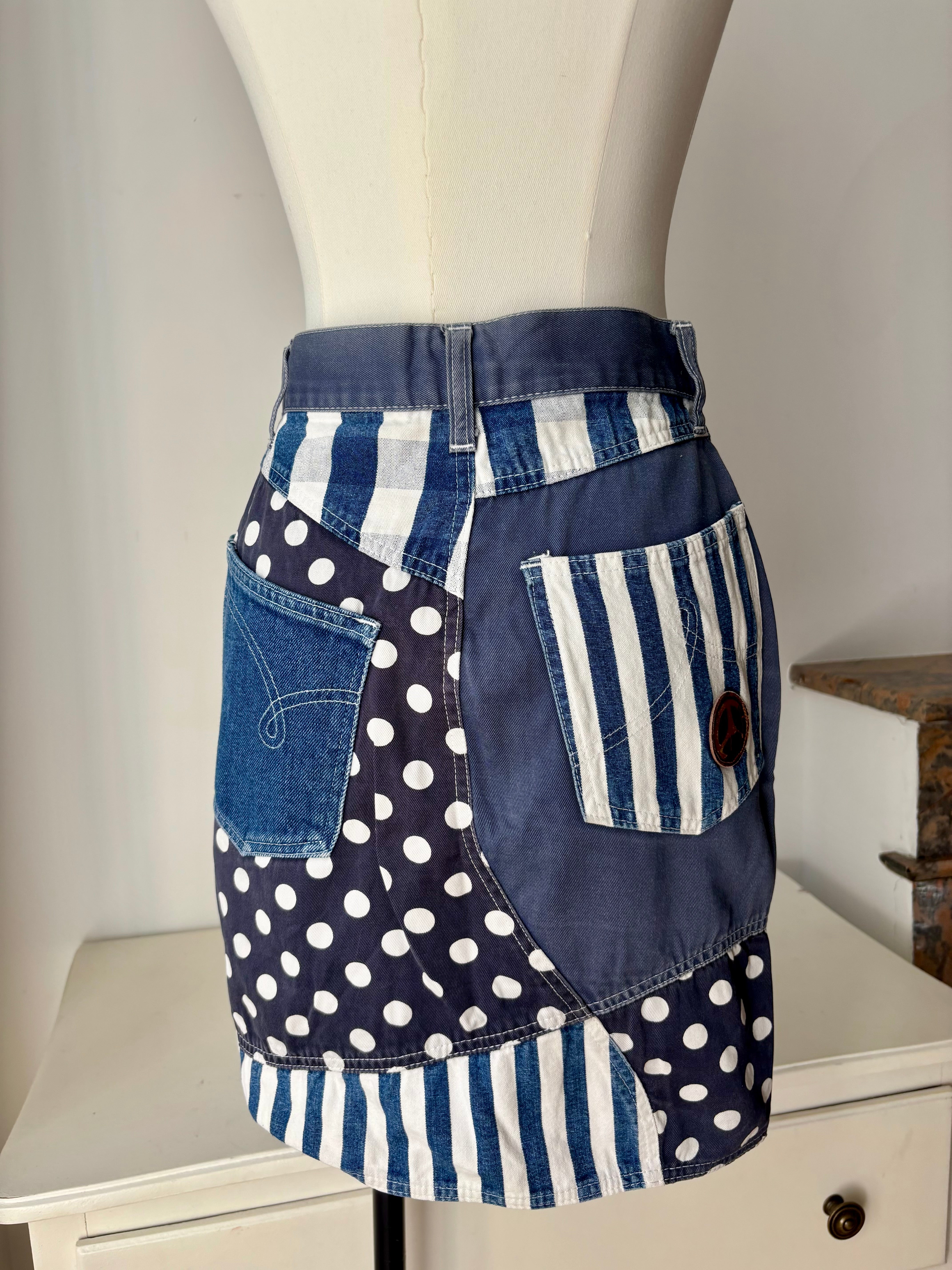 Moschino – Jupe vintage patchwork denim et imprimés – XS