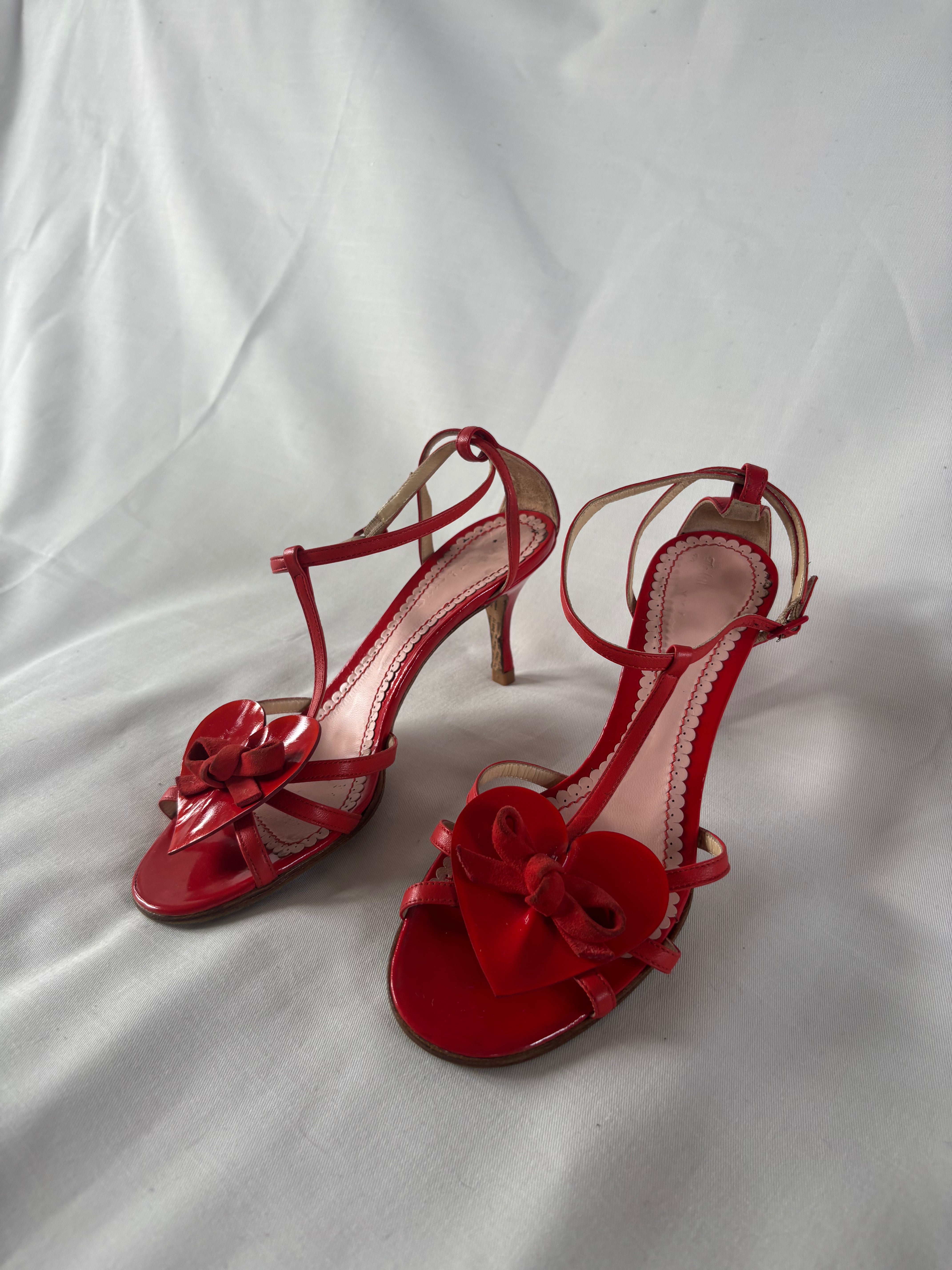 Galliano Pumps in Herzform - Größe 37,5