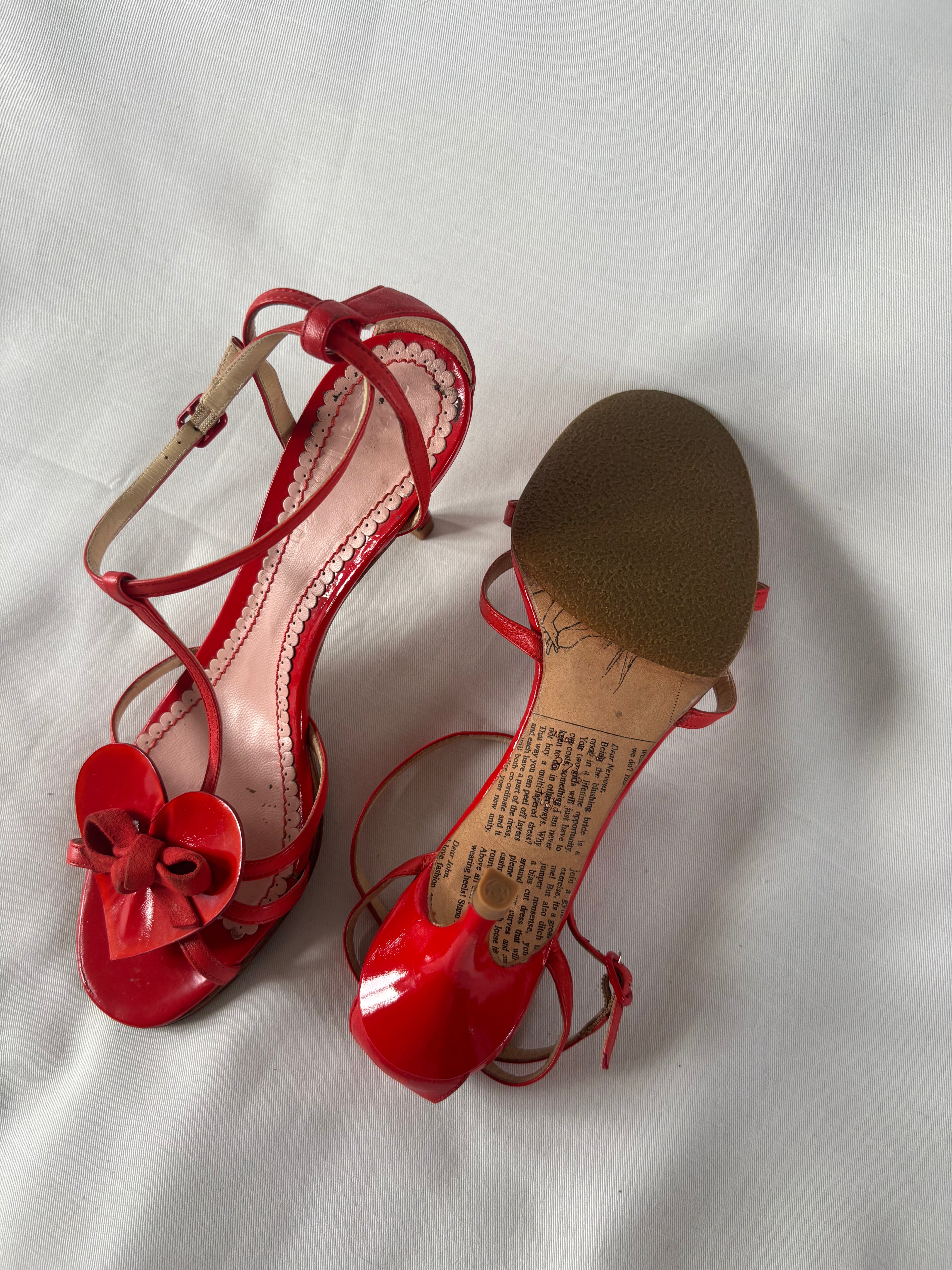 Galliano Pumps in Herzform - Größe 37,5