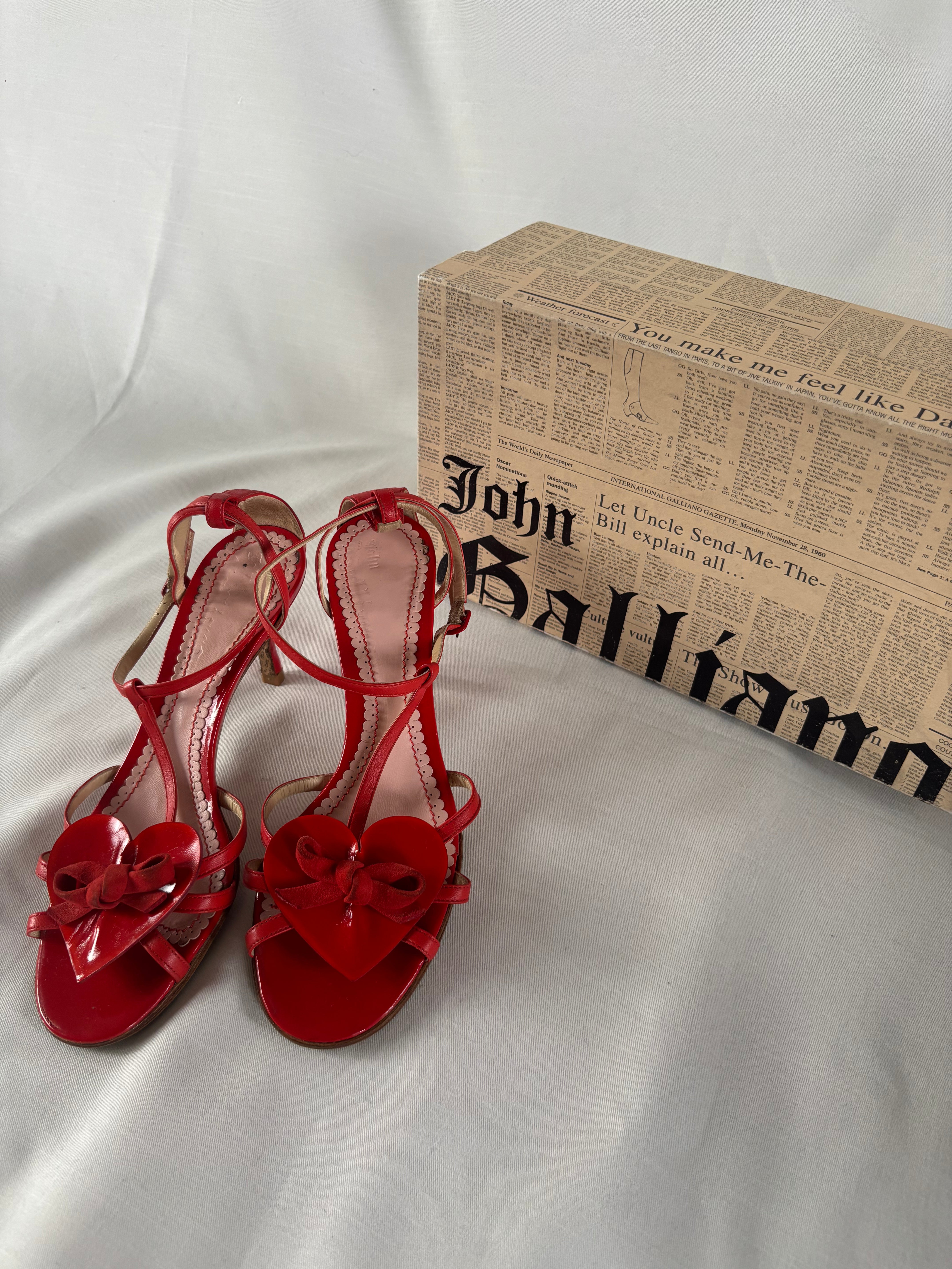 Galliano Pumps in Herzform - Größe 37,5