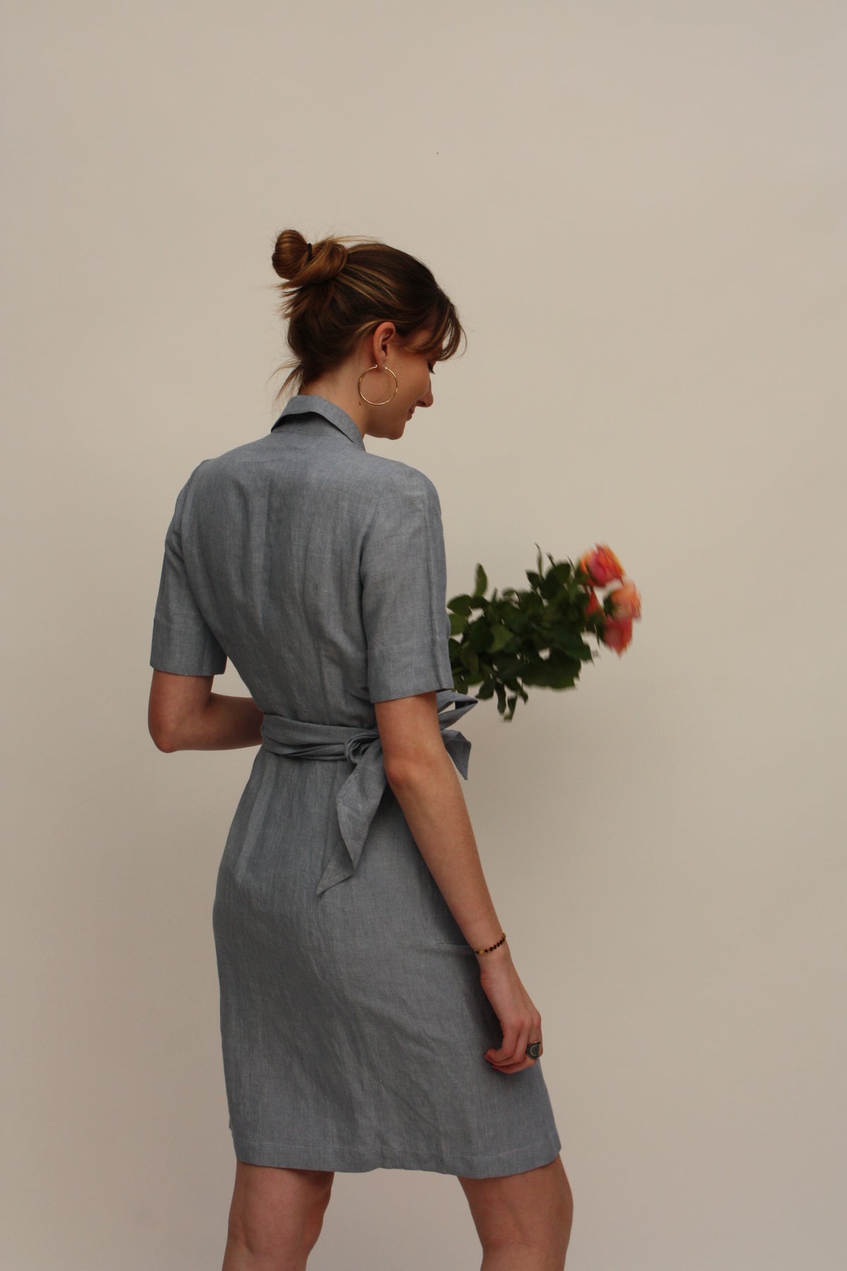 Mugler – Robe tailleur bleu-gris ceinturée – S
