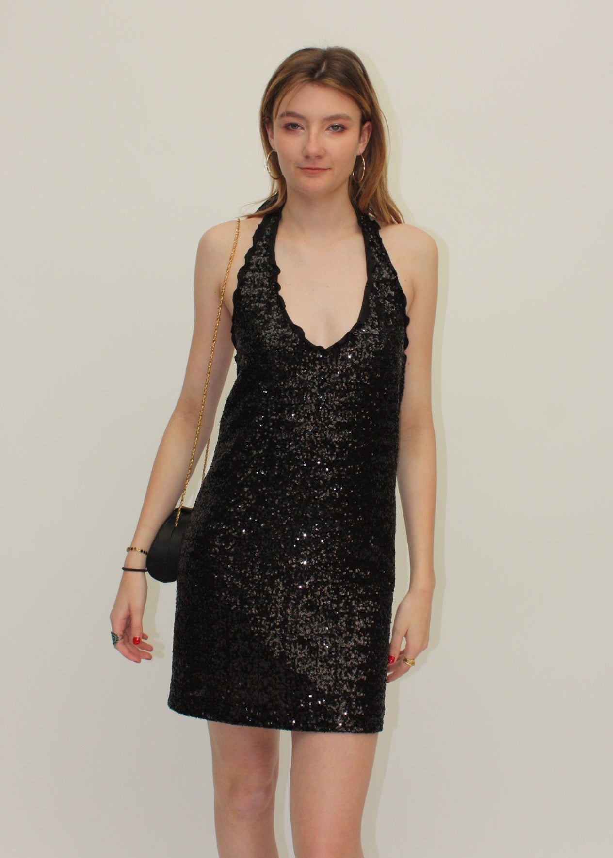 Moschino – Robe dos nu à sequins noirs – S