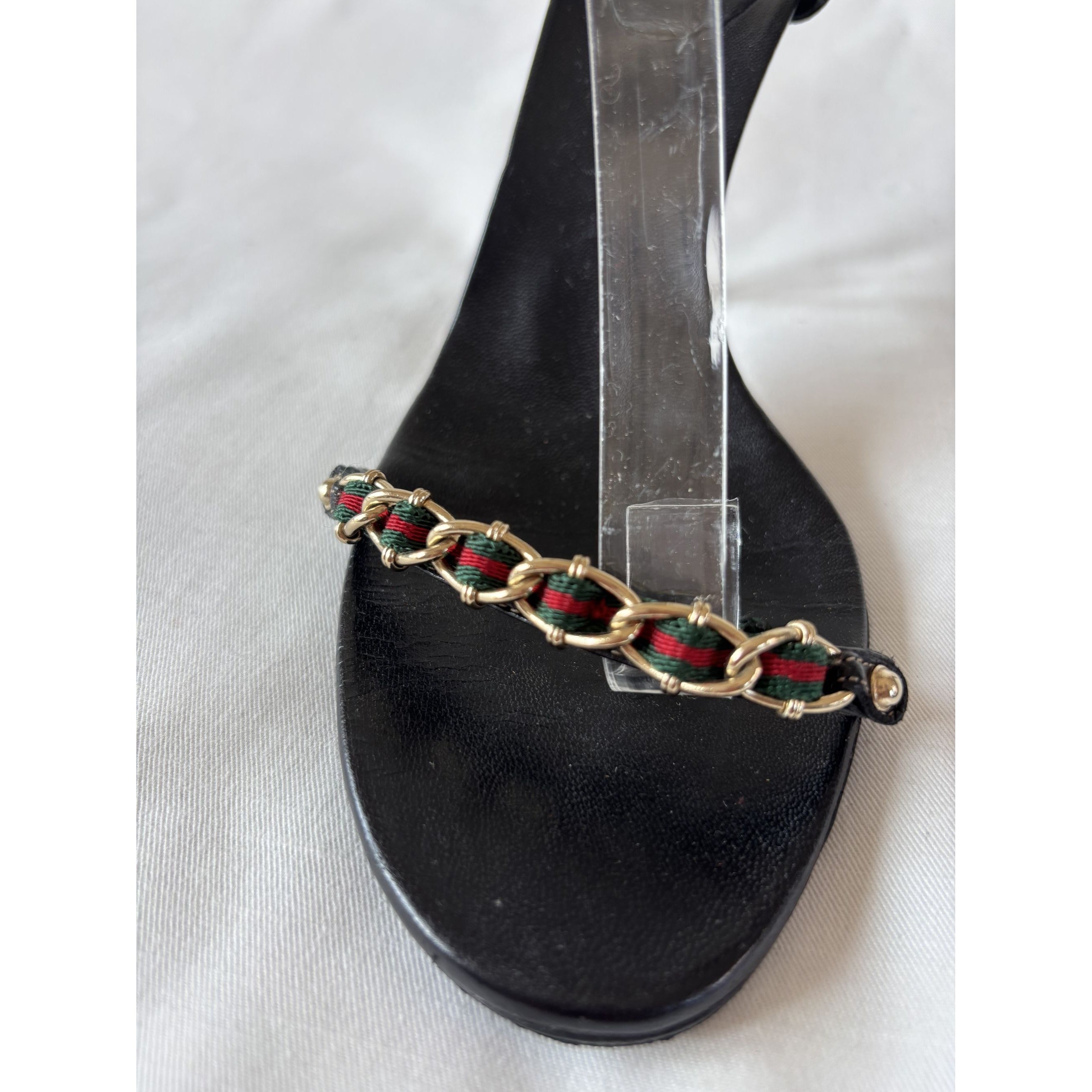 Sandales Gucci à talons – Chaîne dorée & ruban maison