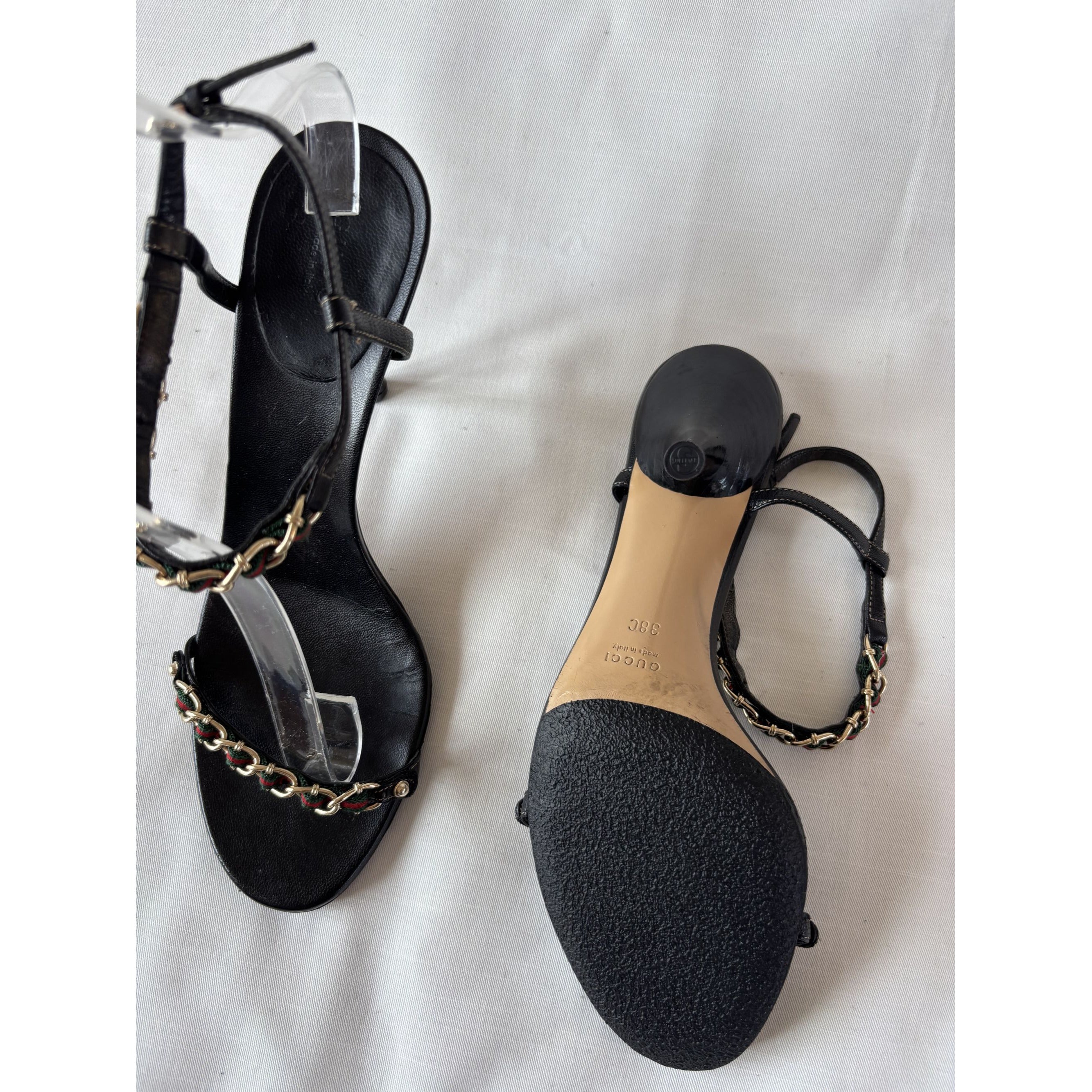 Sandales Gucci à talons – Chaîne dorée & ruban maison