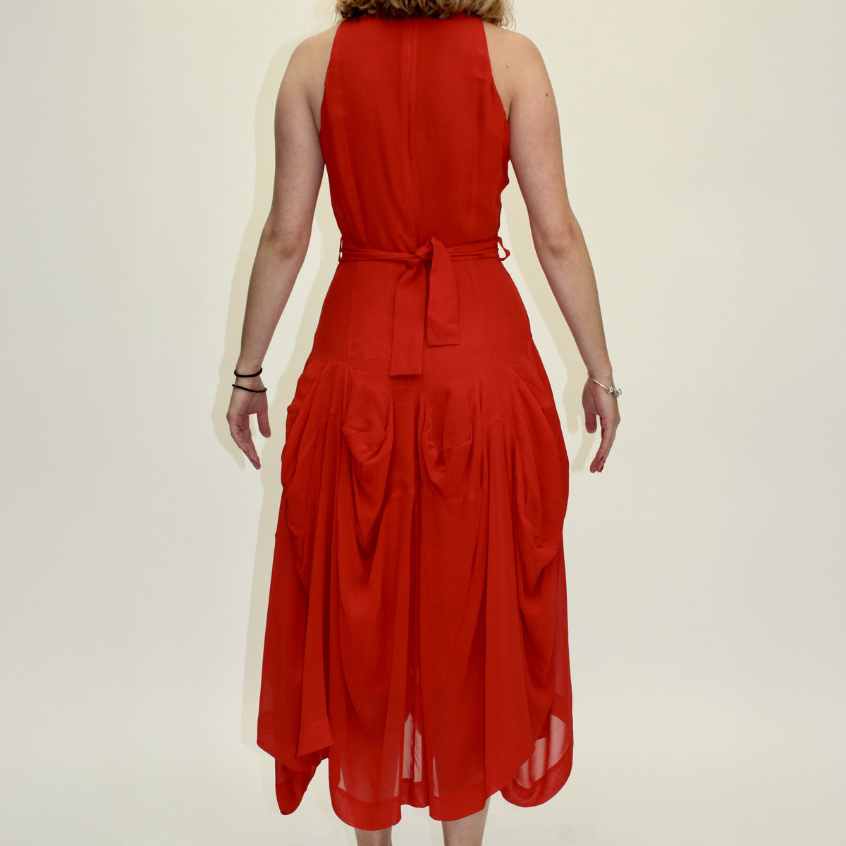 Vivienne Westwood – Robe en soie rouge drapée – M