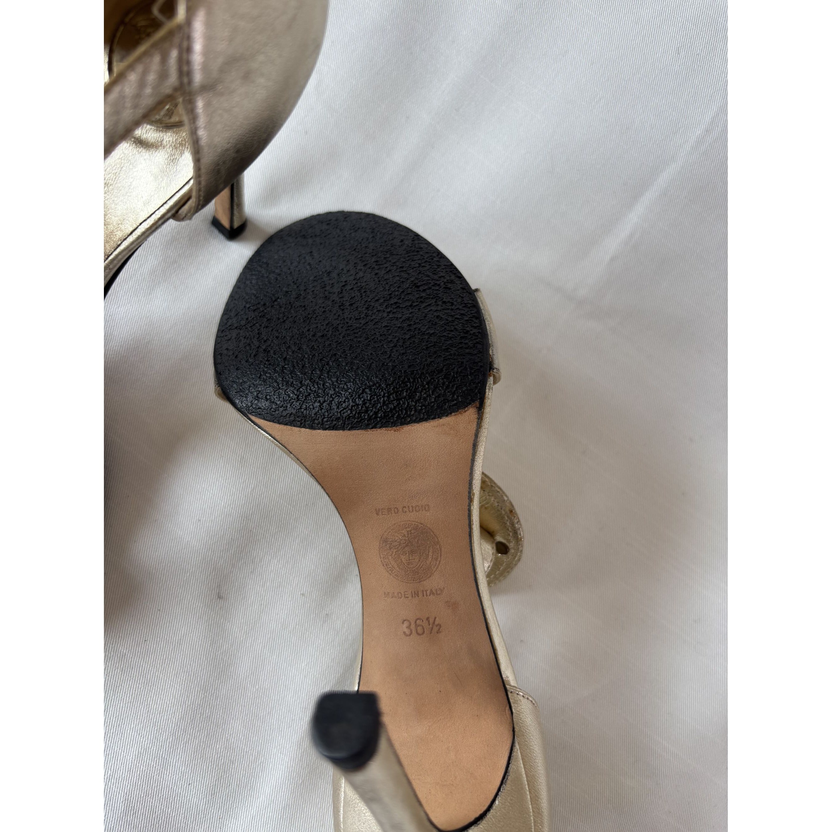 Sandales à talons Versace dorées – Méduse