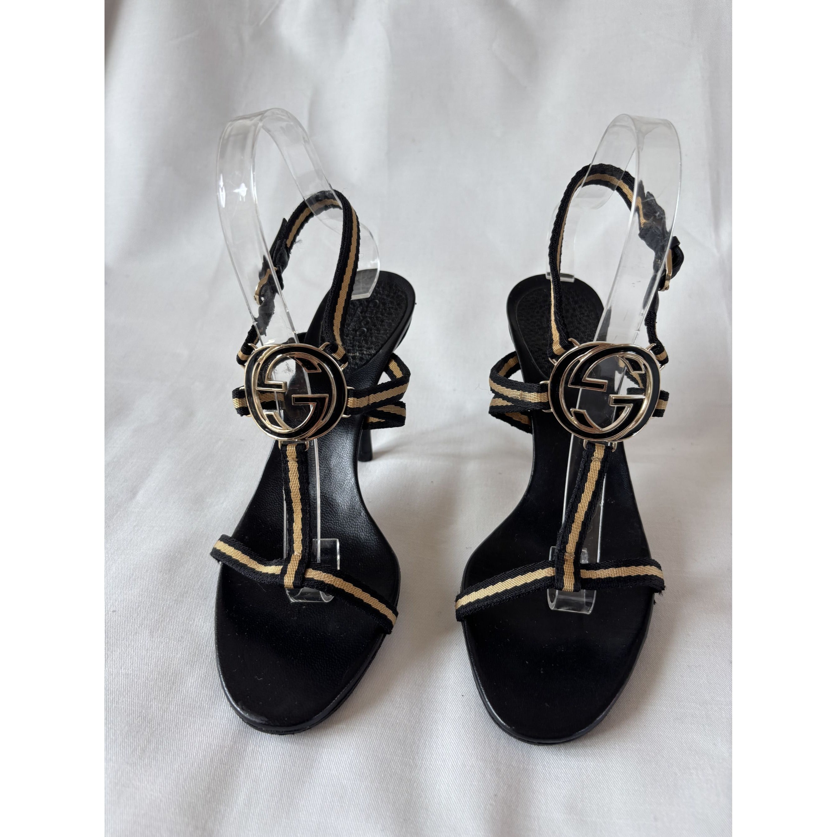 Sandales Gucci à talons – cuir noir & boucle GG dorée
