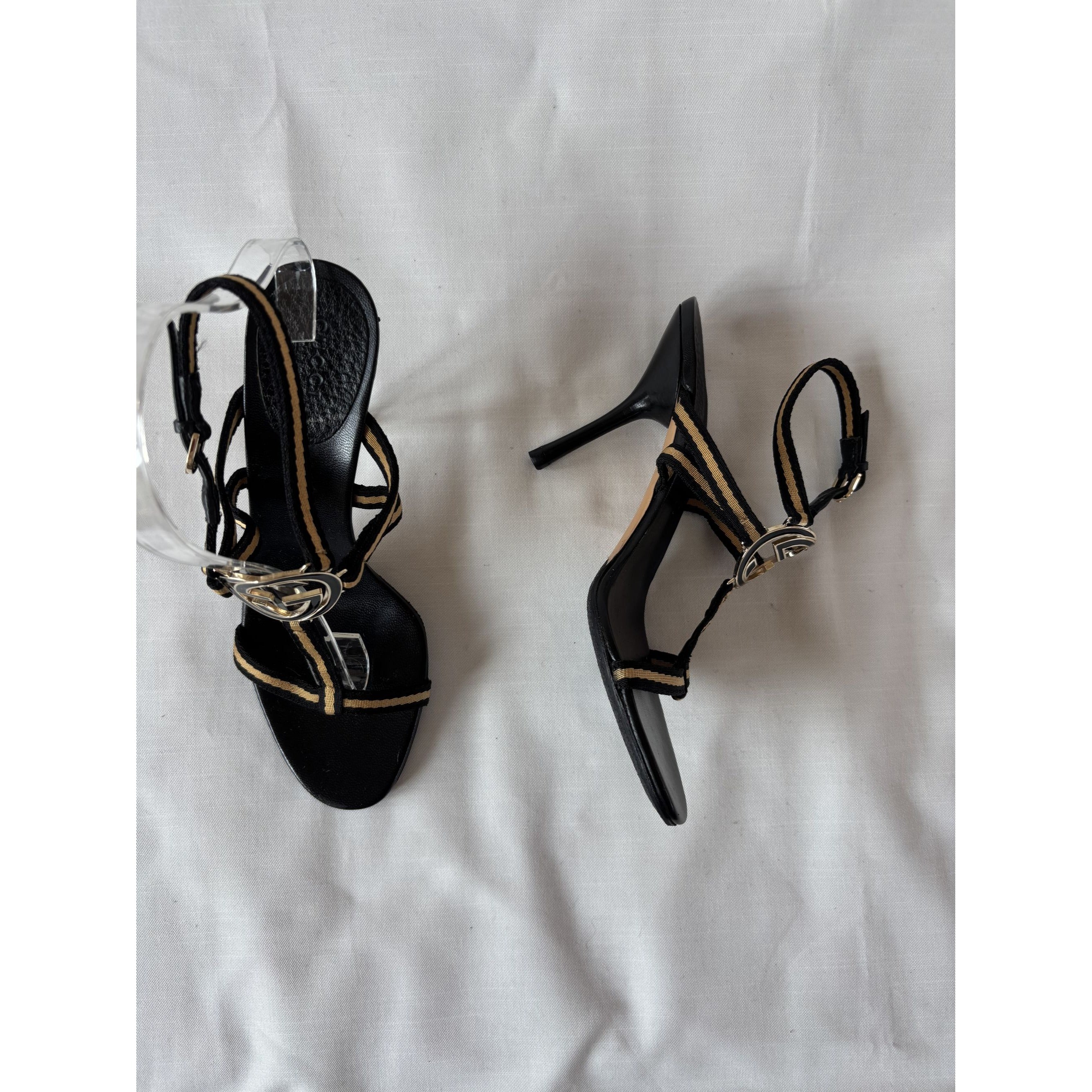 Sandales Gucci à talons – cuir noir & boucle GG dorée
