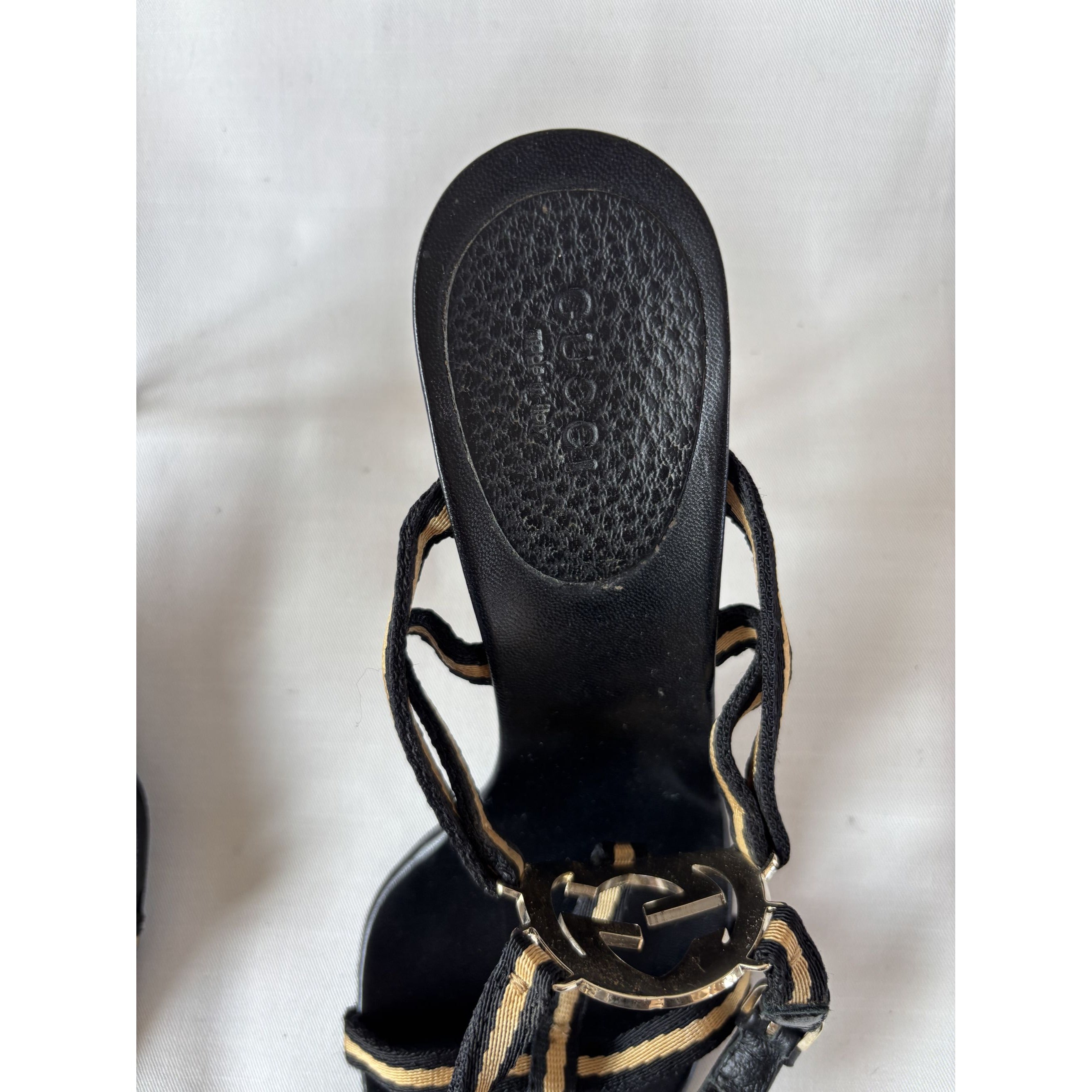 Sandales Gucci à talons – cuir noir & boucle GG dorée