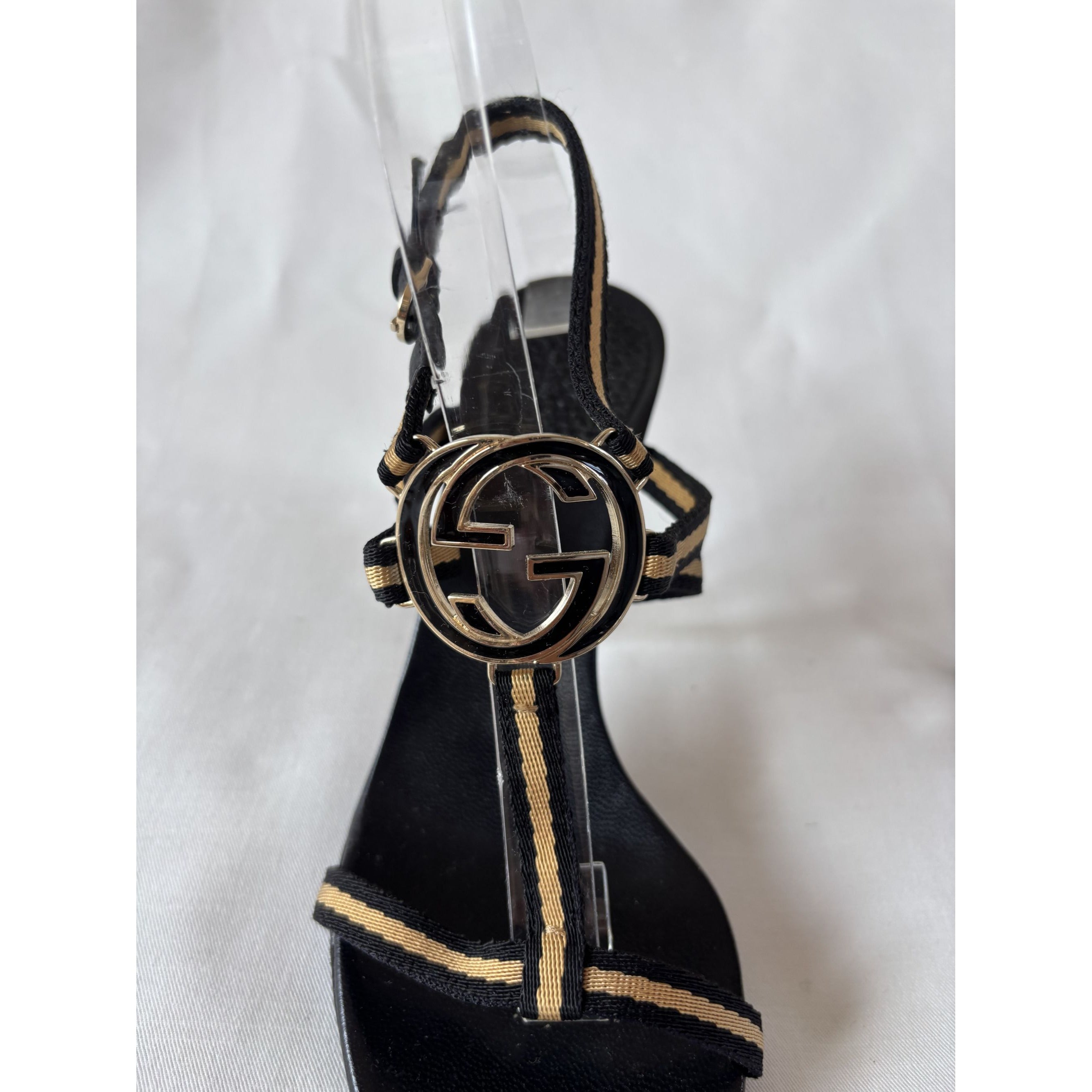 Sandales Gucci à talons – cuir noir & boucle GG dorée