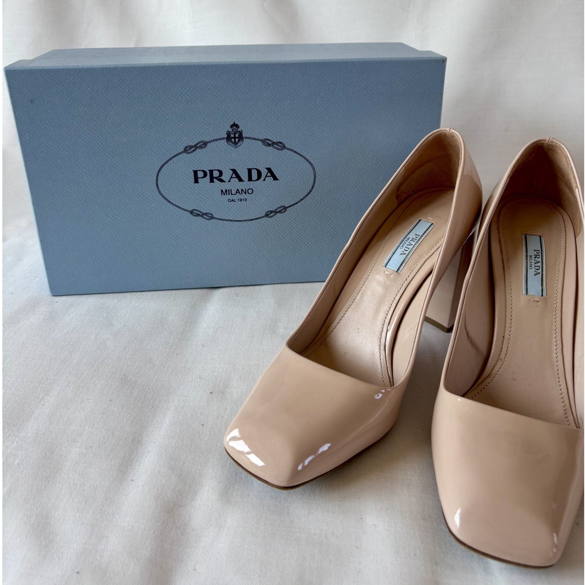 Escarpins Prada nude
