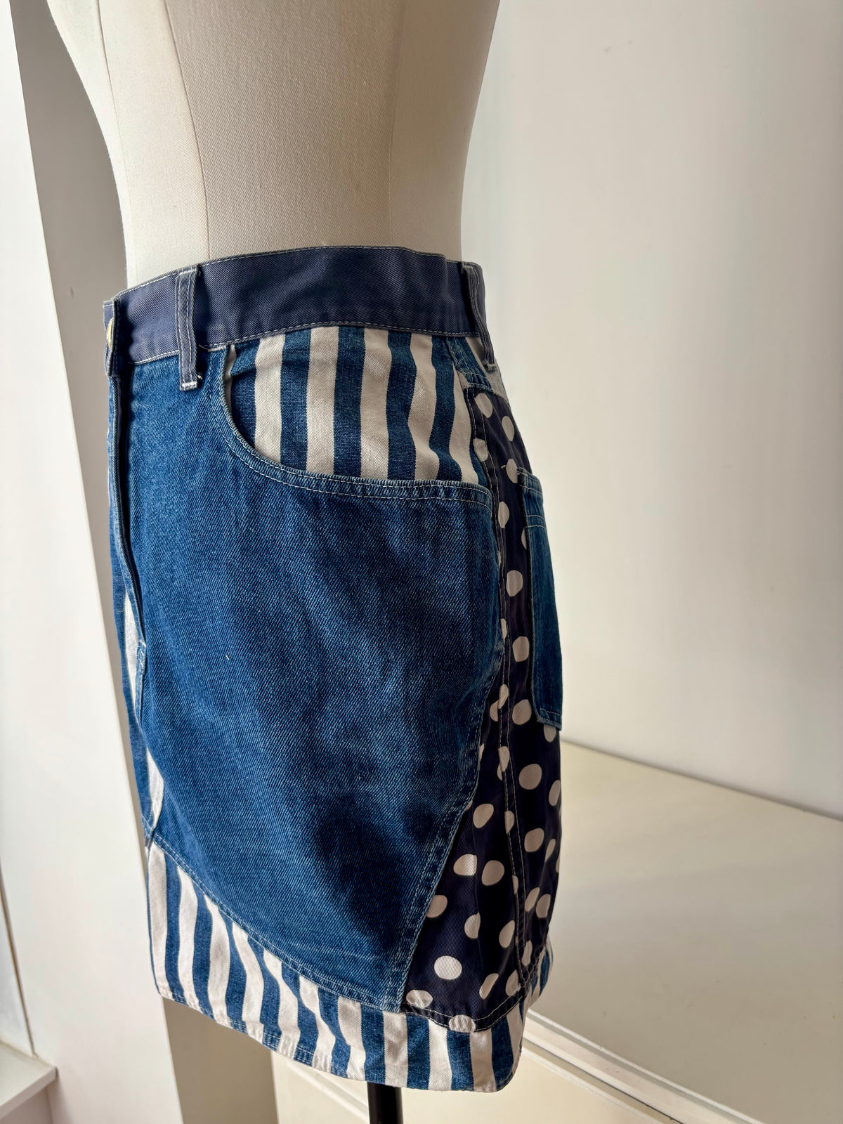 Moschino – Jupe vintage patchwork denim et imprimés – XS