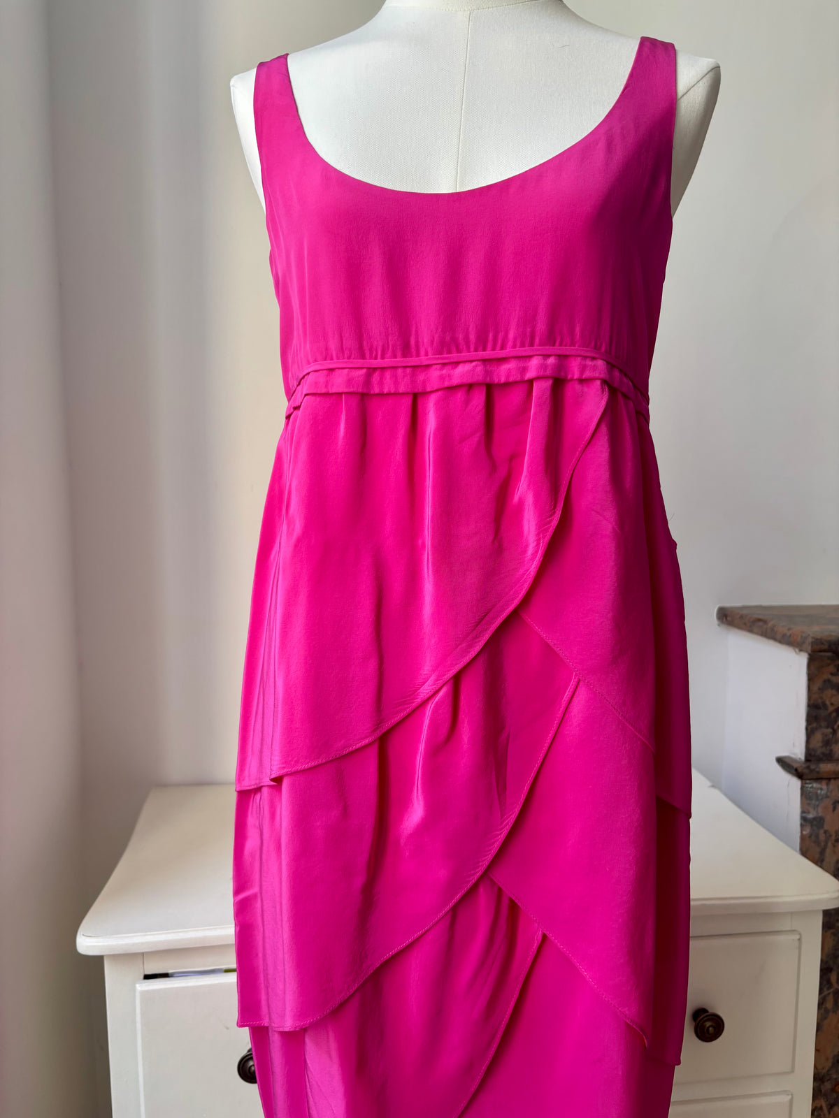 Robe Moschino rose fuchsia drapée en soie – S/M