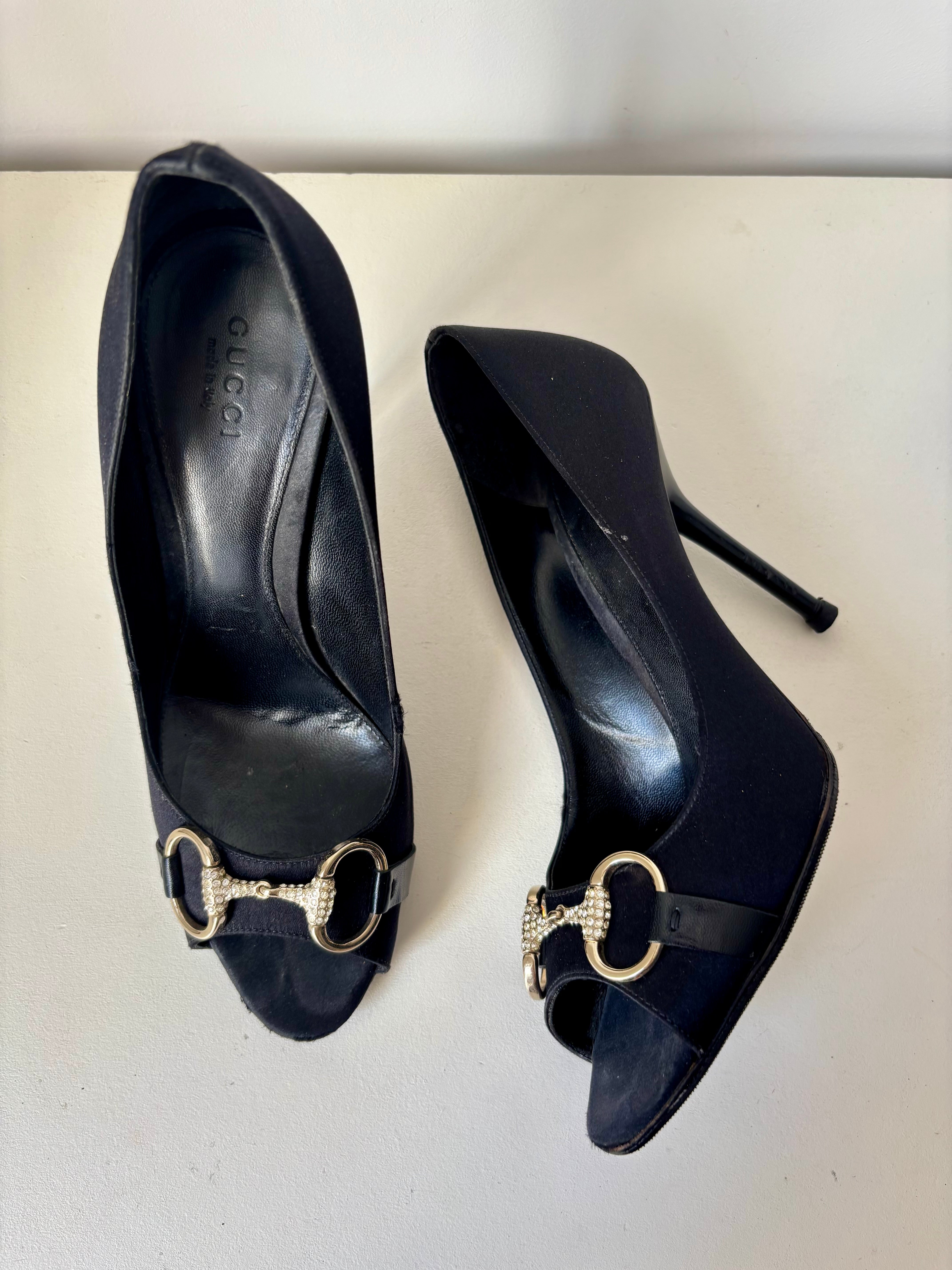 Gucci escarpins satin noir à mors strass – 37,5