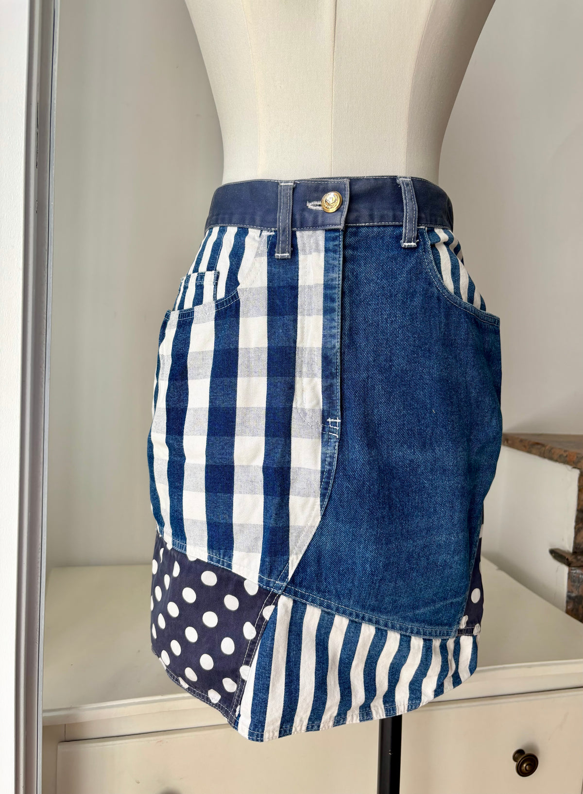 Moschino – Jupe vintage patchwork denim et imprimés – XS