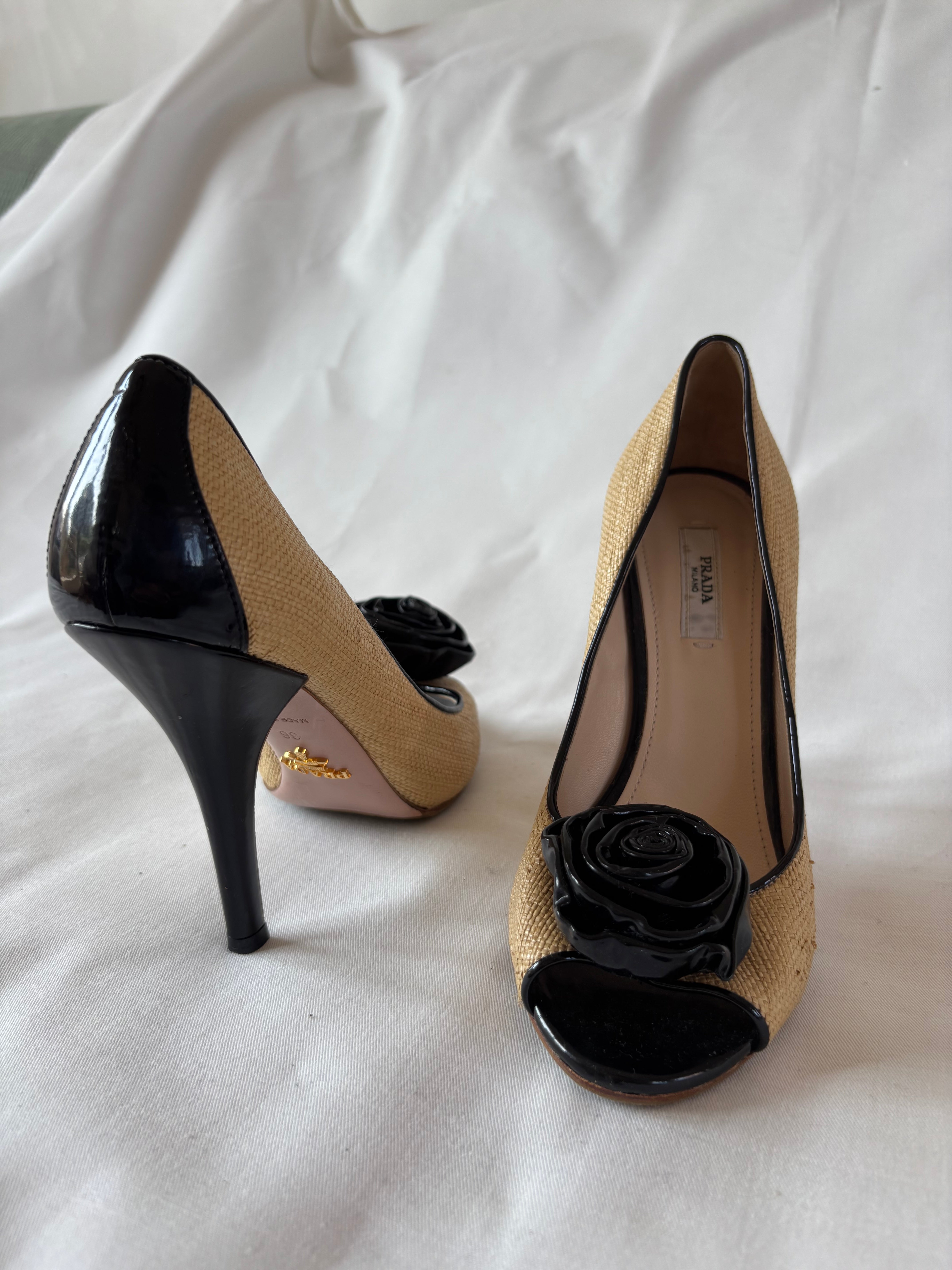 Prada beige canvas pumps with black flowers – size 36
