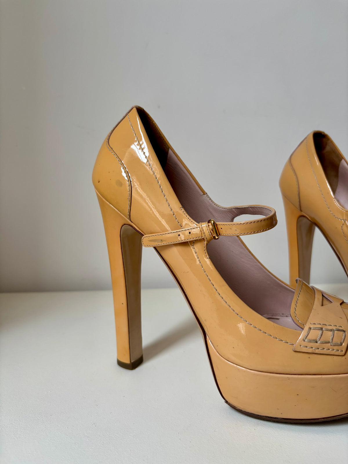 Miu Miu Mary-Jane verni moutarde – 40