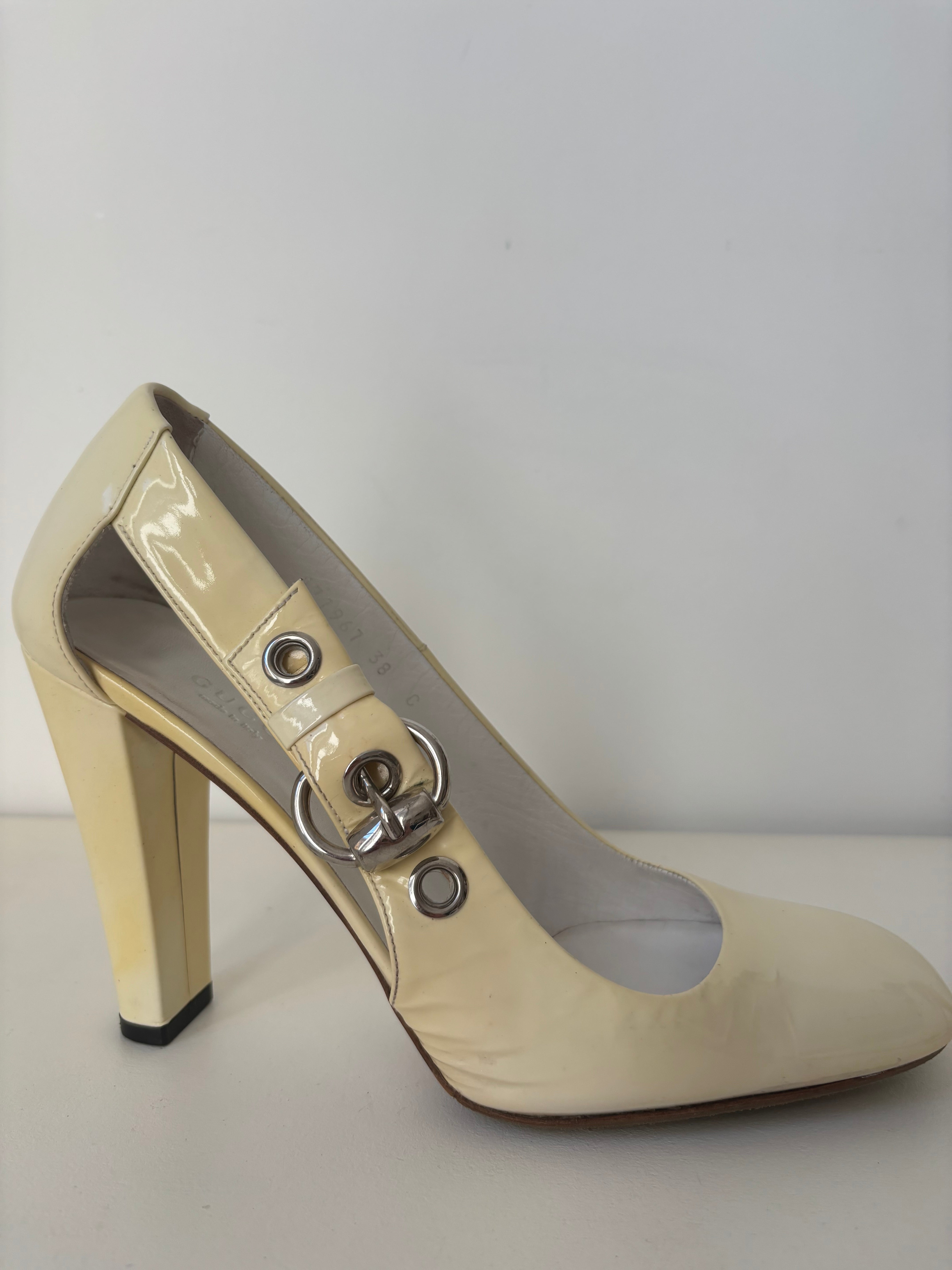 Gucci escarpins vernis ivoire à bride – 37
