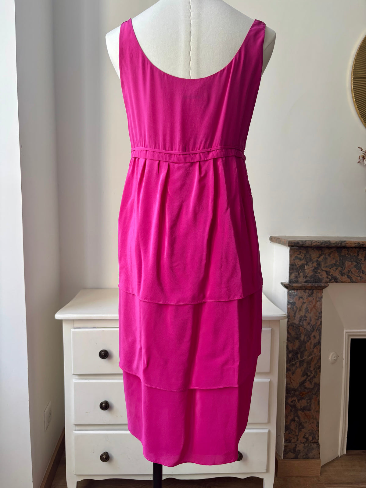 Robe Moschino rose fuchsia drapée en soie – S/M