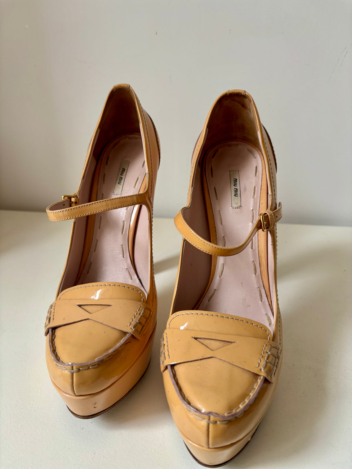 Miu Miu Mary-Jane verni moutarde – 40