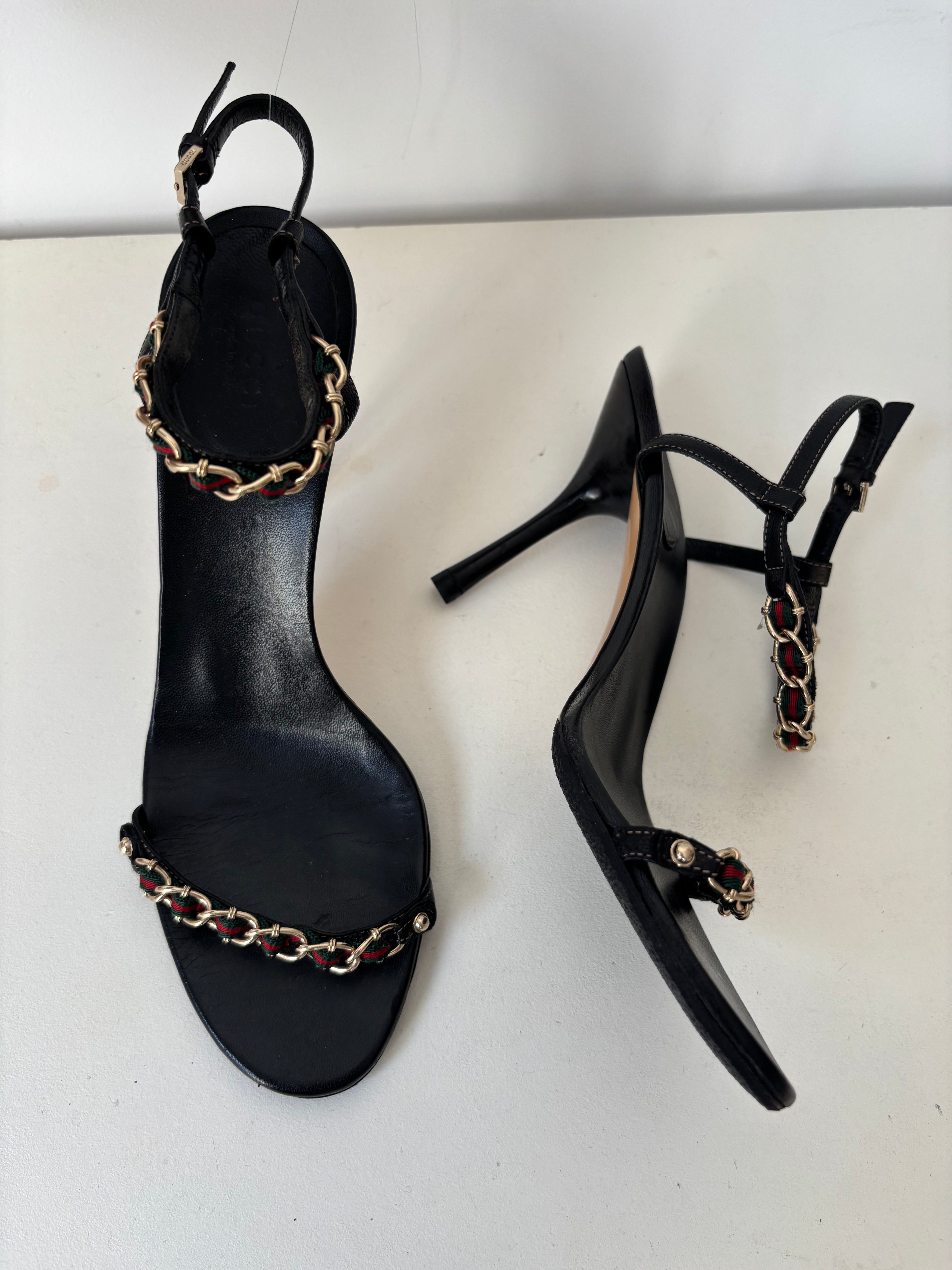 Gucci sandales cuir noir chaîne signature – 38