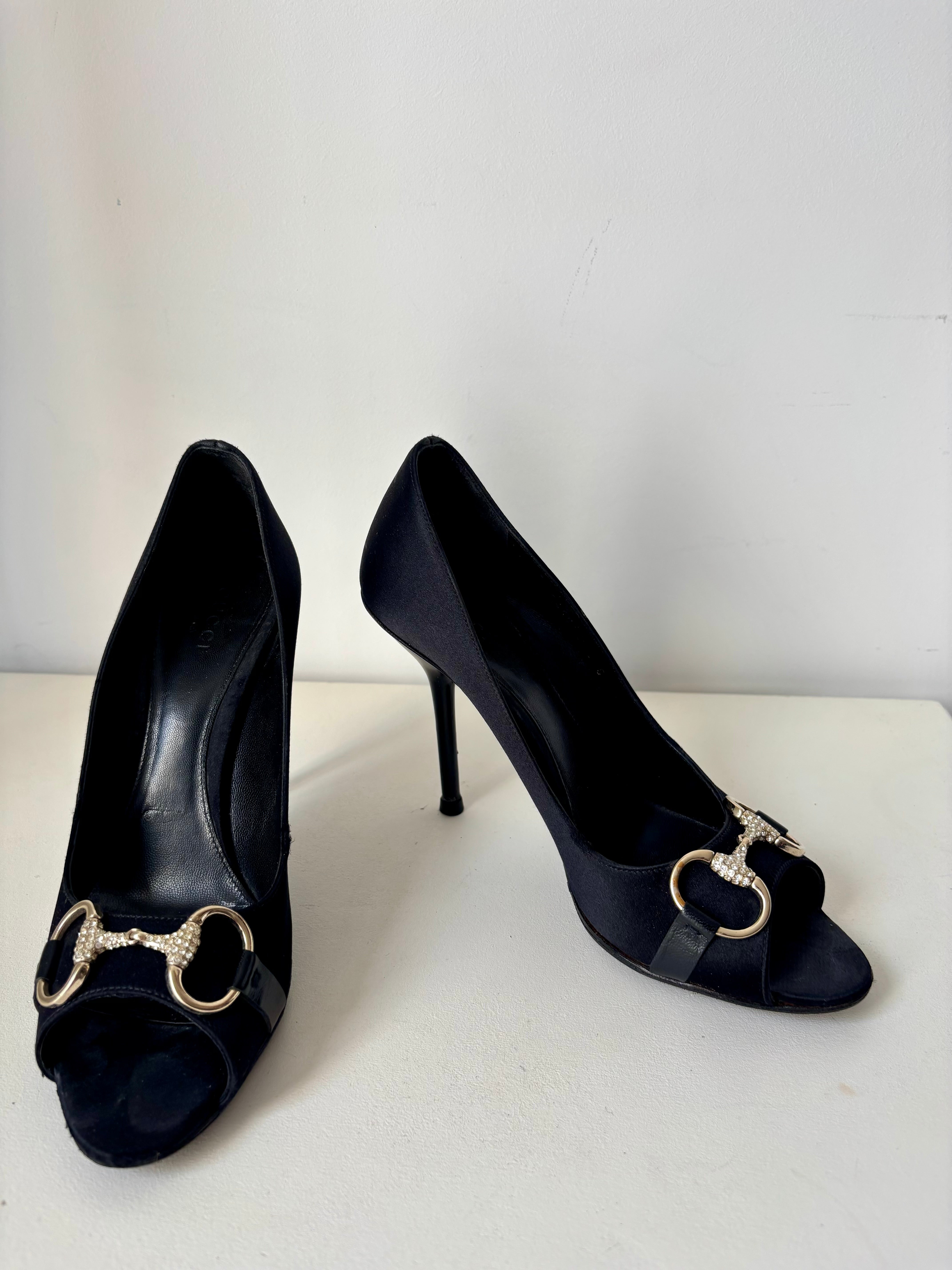 Gucci escarpins satin noir à mors strass – 37,5