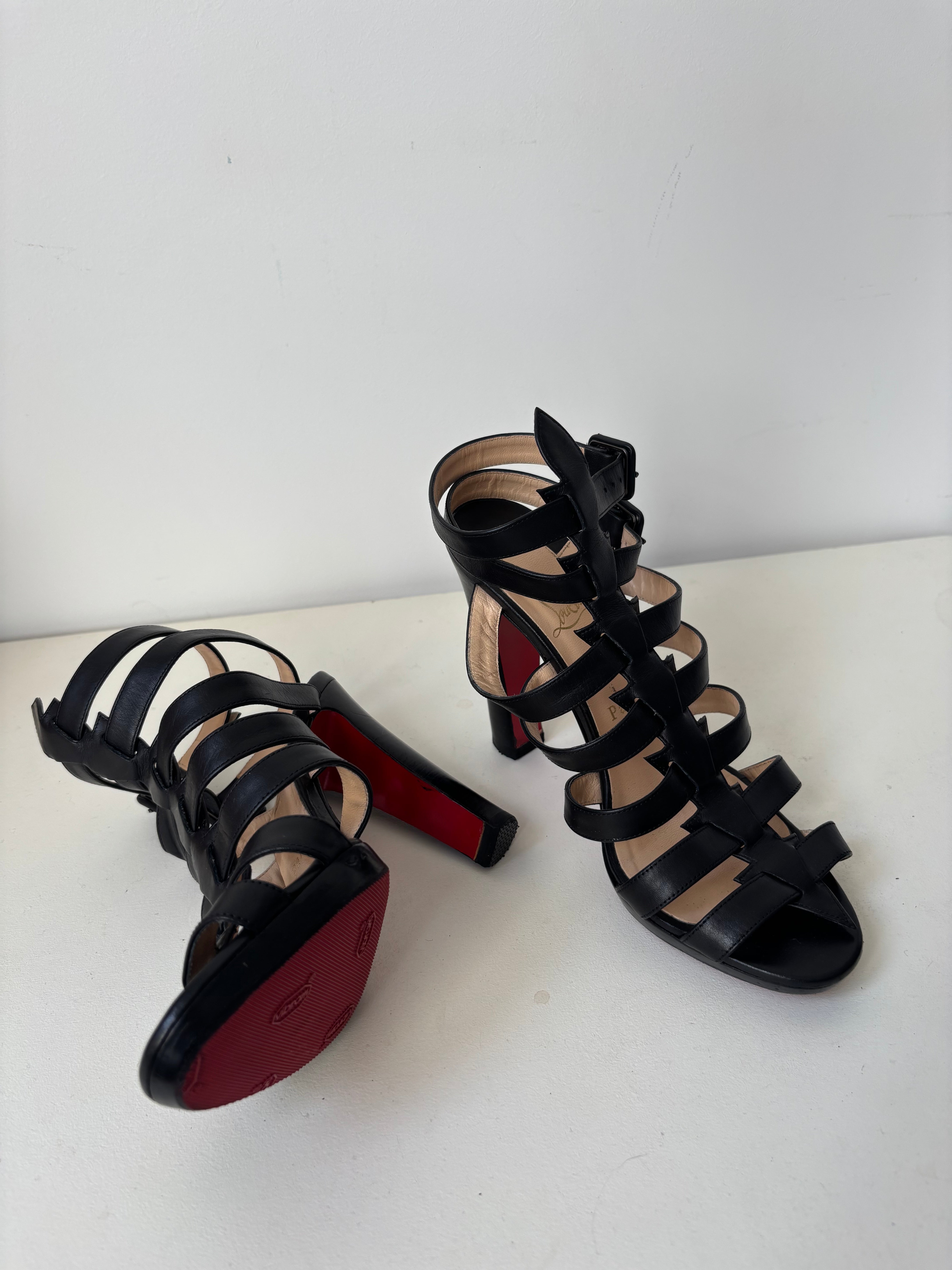 Louboutin Neronna black leather gladiator sandals – 38