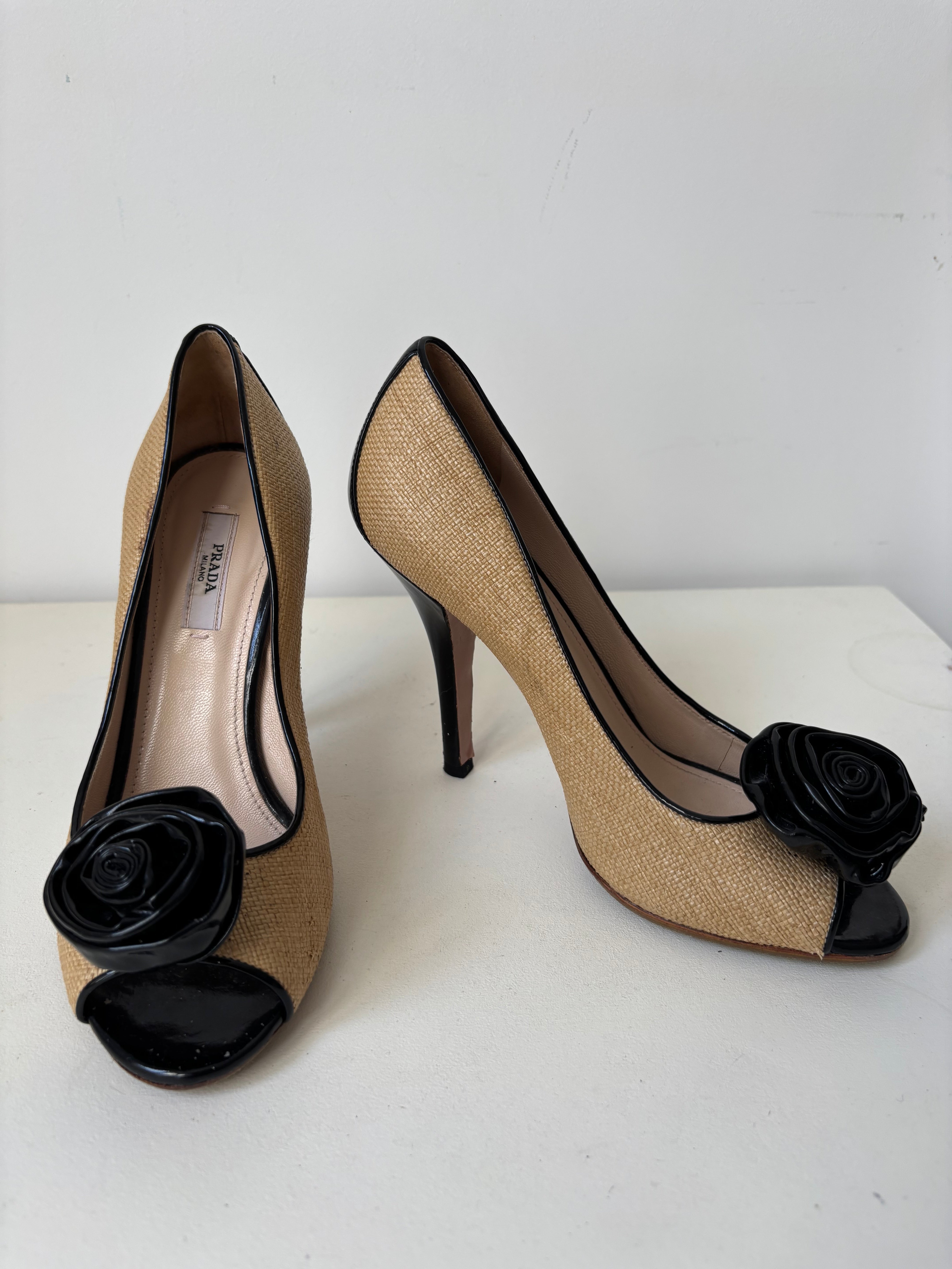 Prada beige canvas pumps with black flowers – size 36