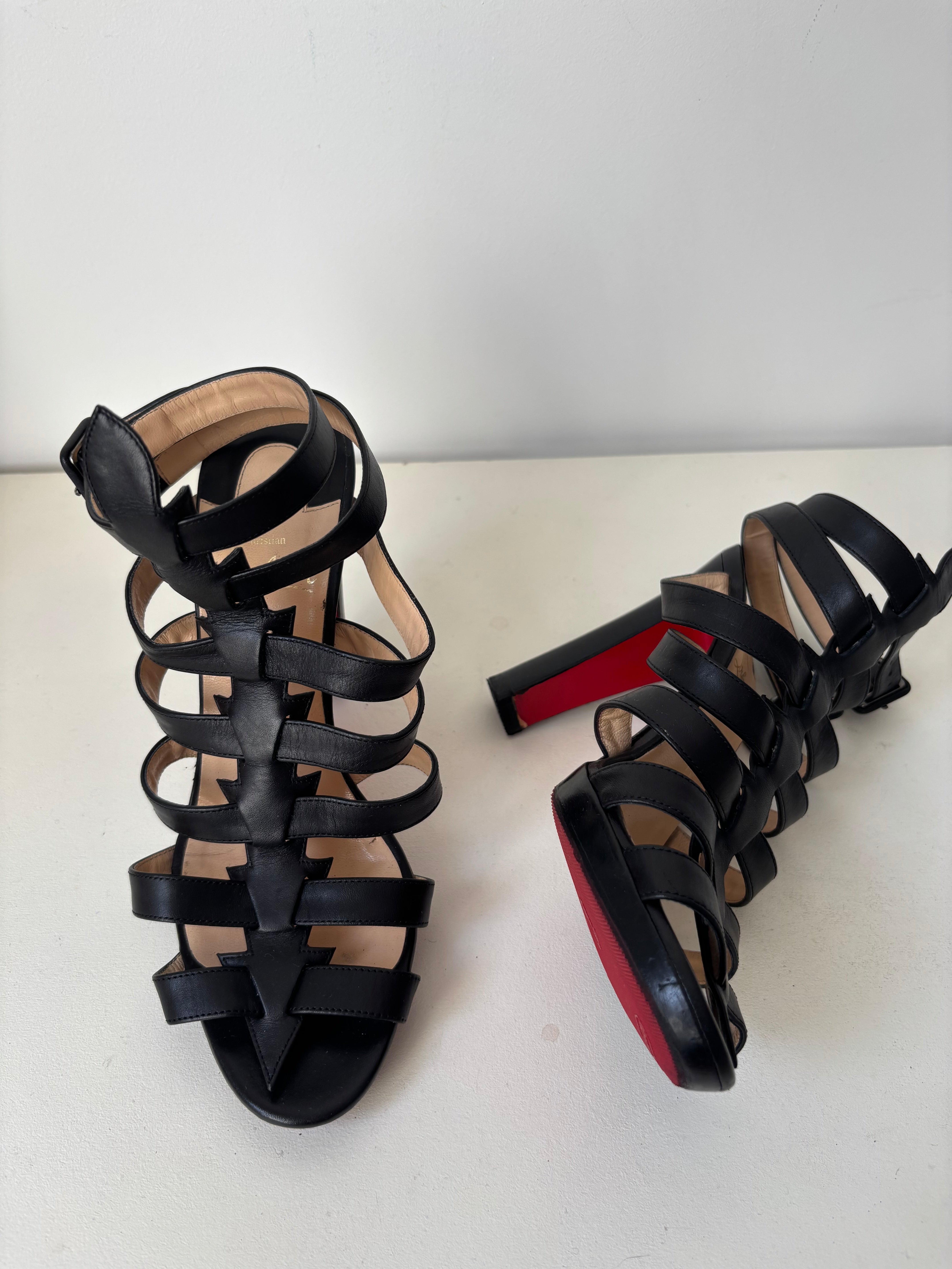 Louboutin Neronna black leather gladiator sandals – 38