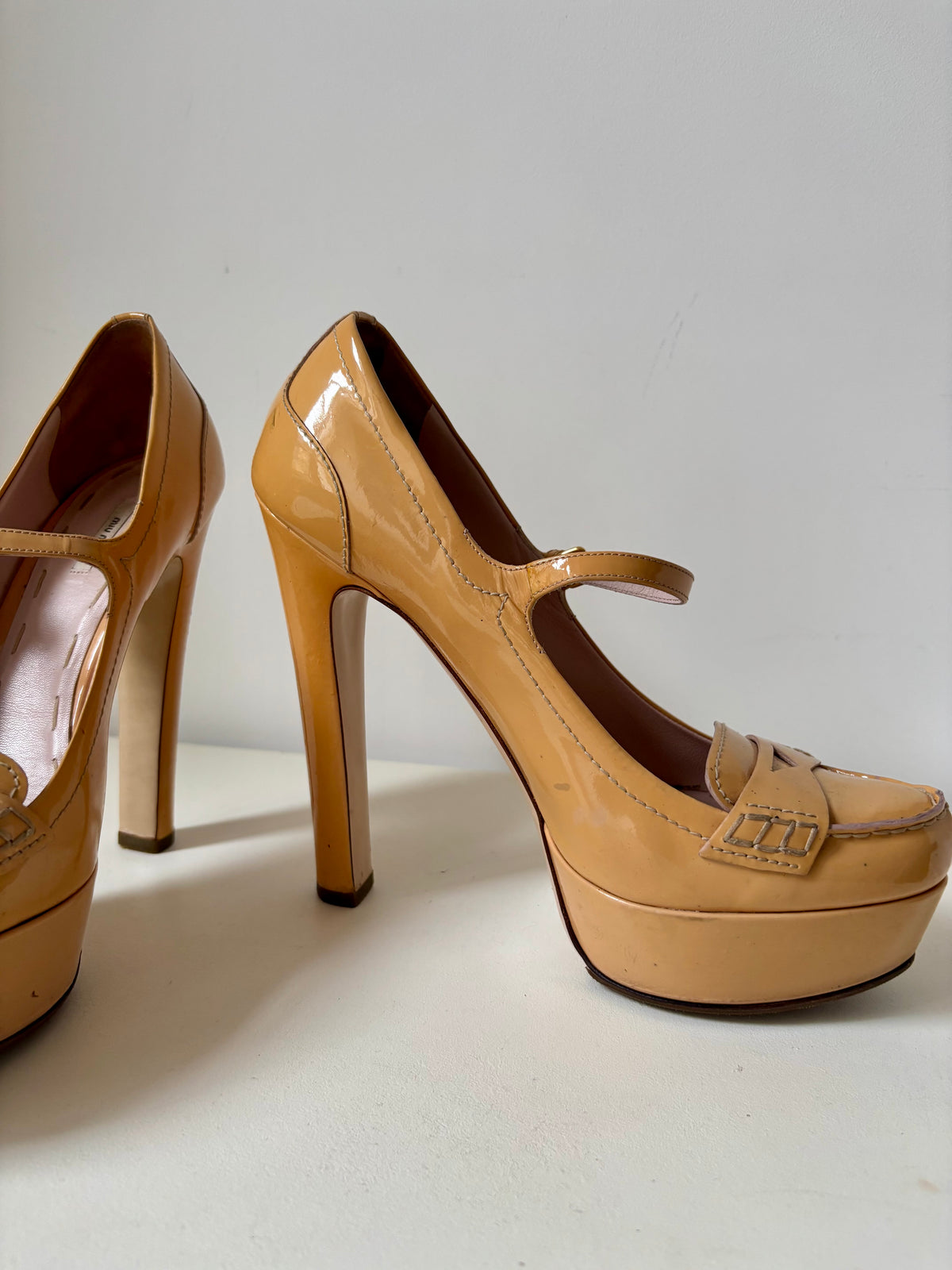 Miu Miu Mary-Jane verni moutarde – 40