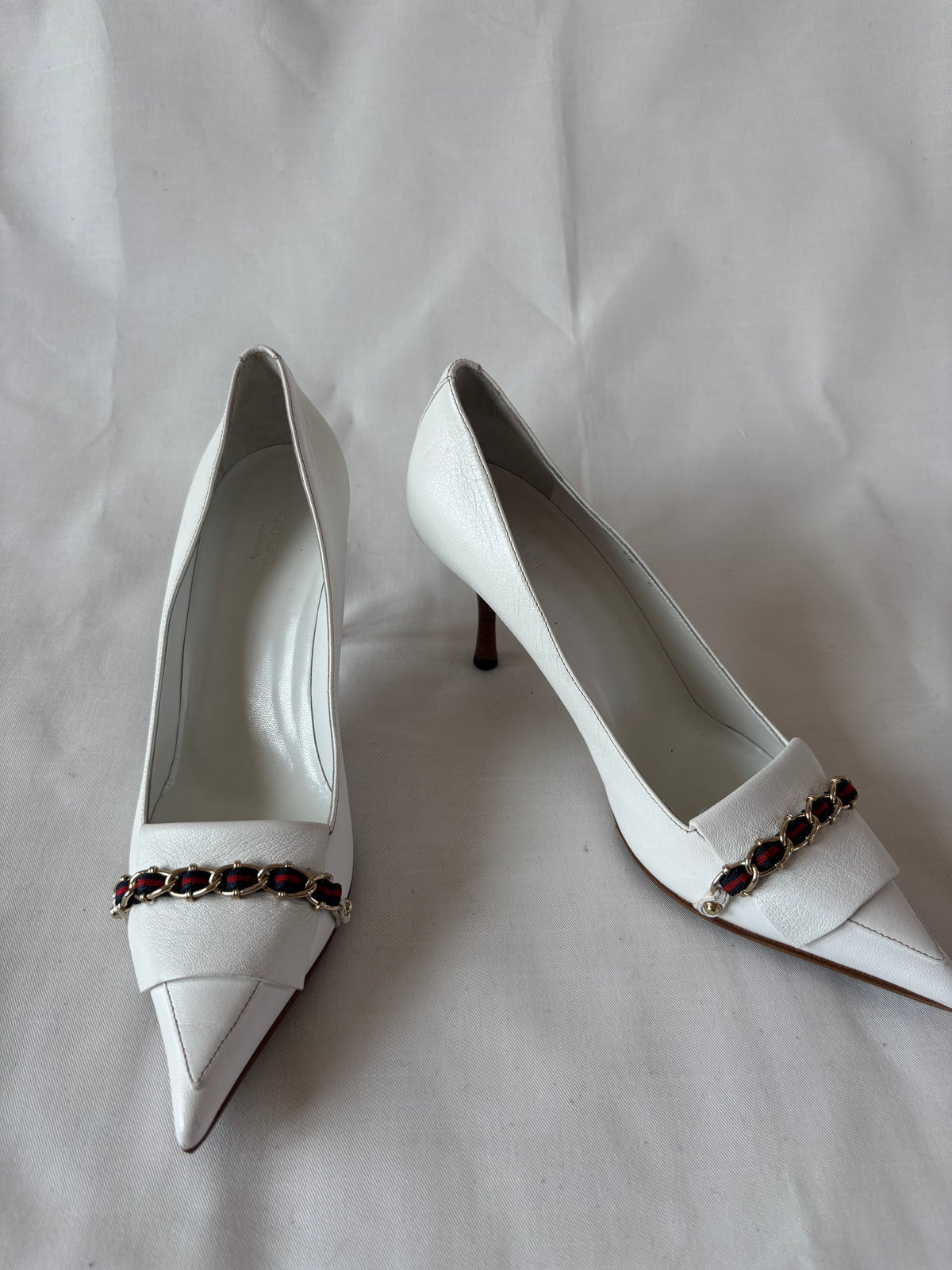Gucci escarpins cuir blanc chaîne – 38