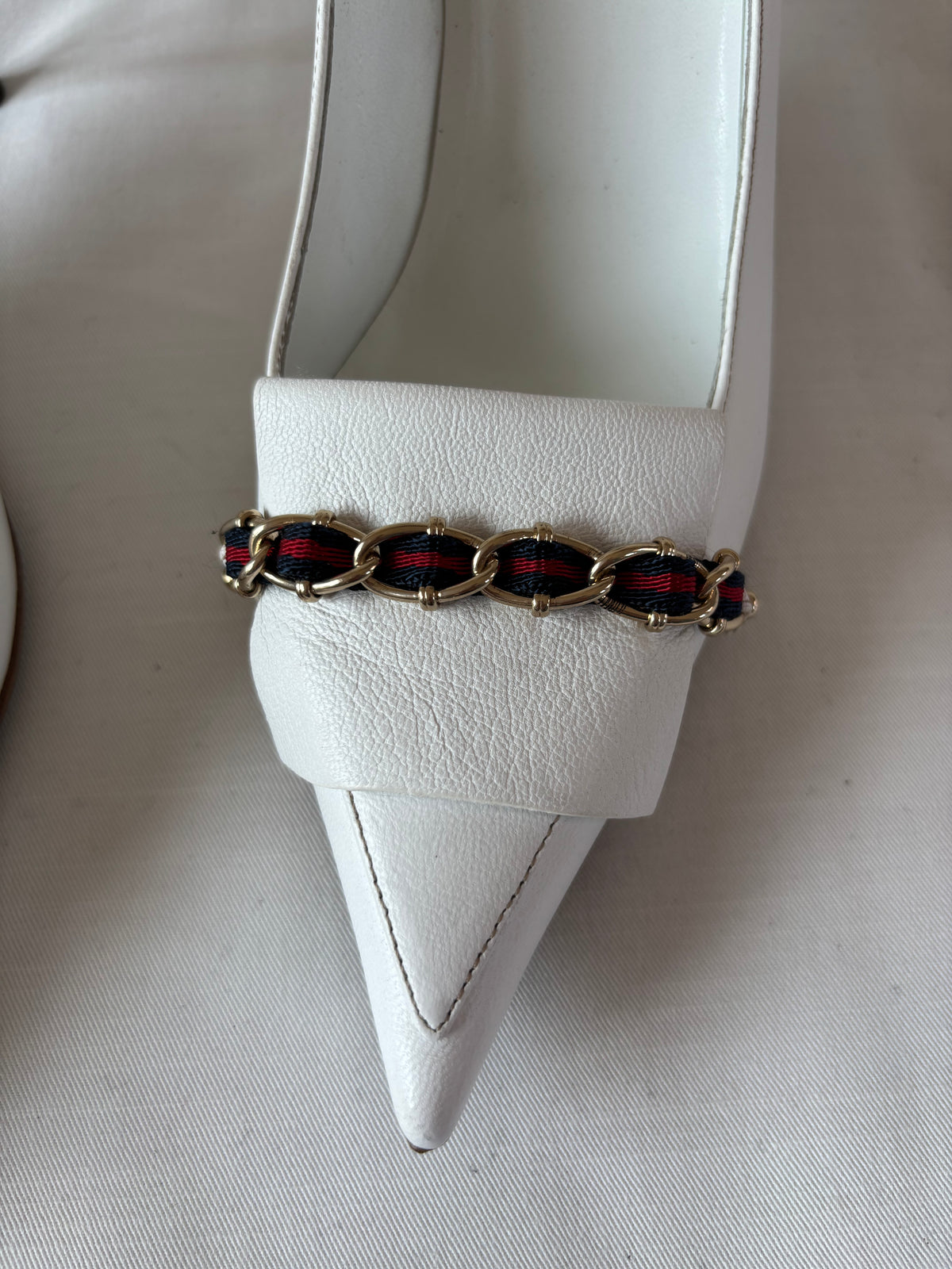 Gucci escarpins cuir blanc chaîne – 38