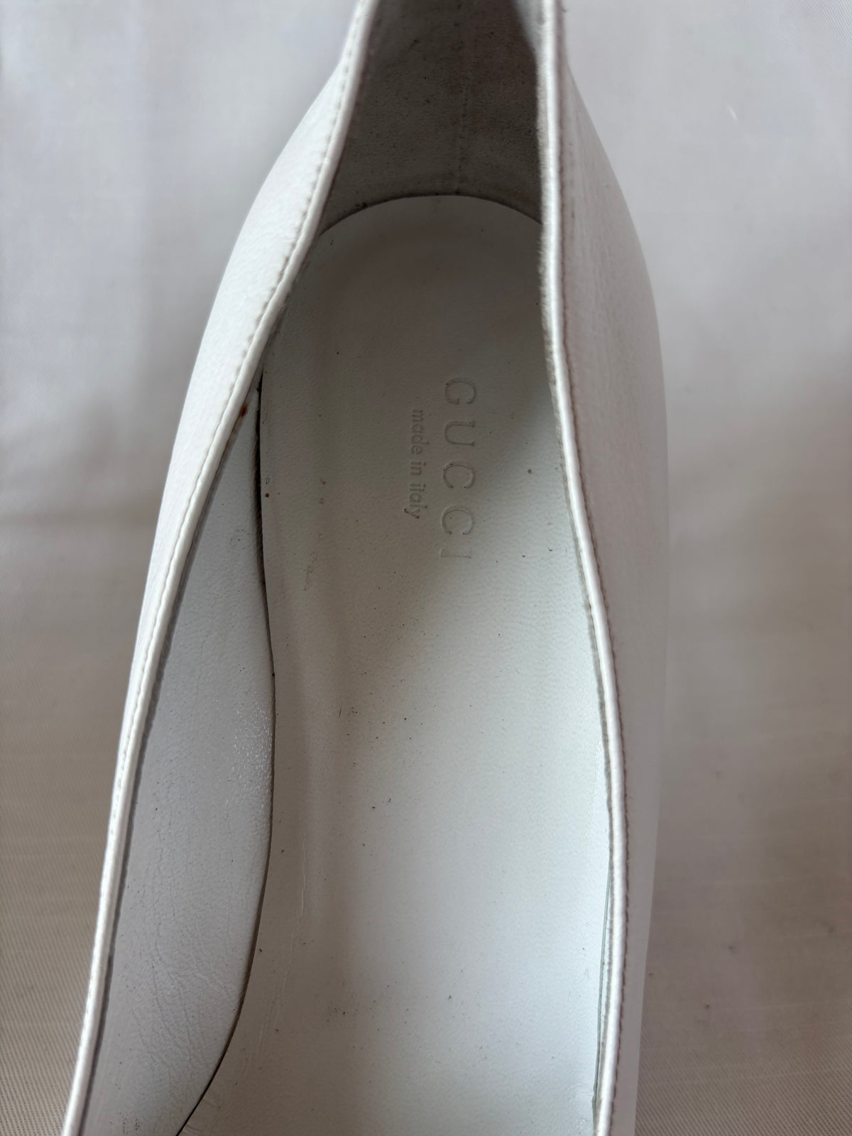 Gucci escarpins cuir blanc chaîne – 38