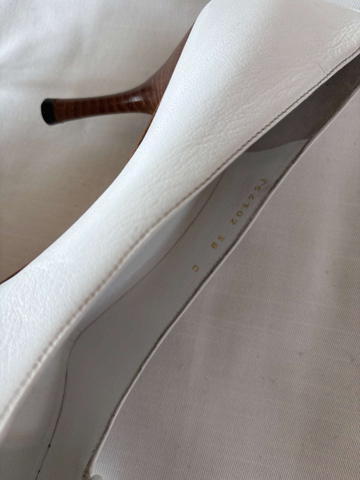 Gucci escarpins cuir blanc chaîne – 38