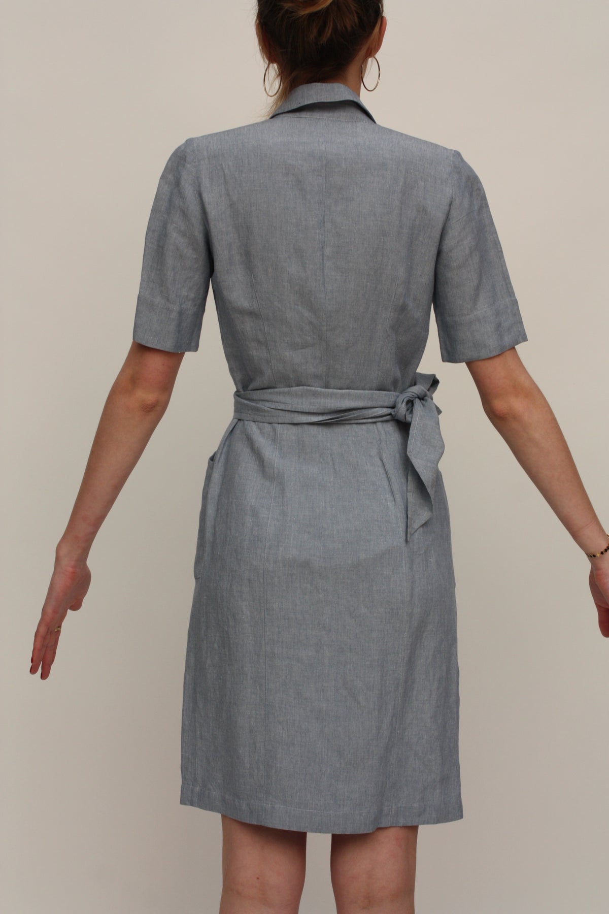Mugler – Robe tailleur bleu-gris ceinturée – S