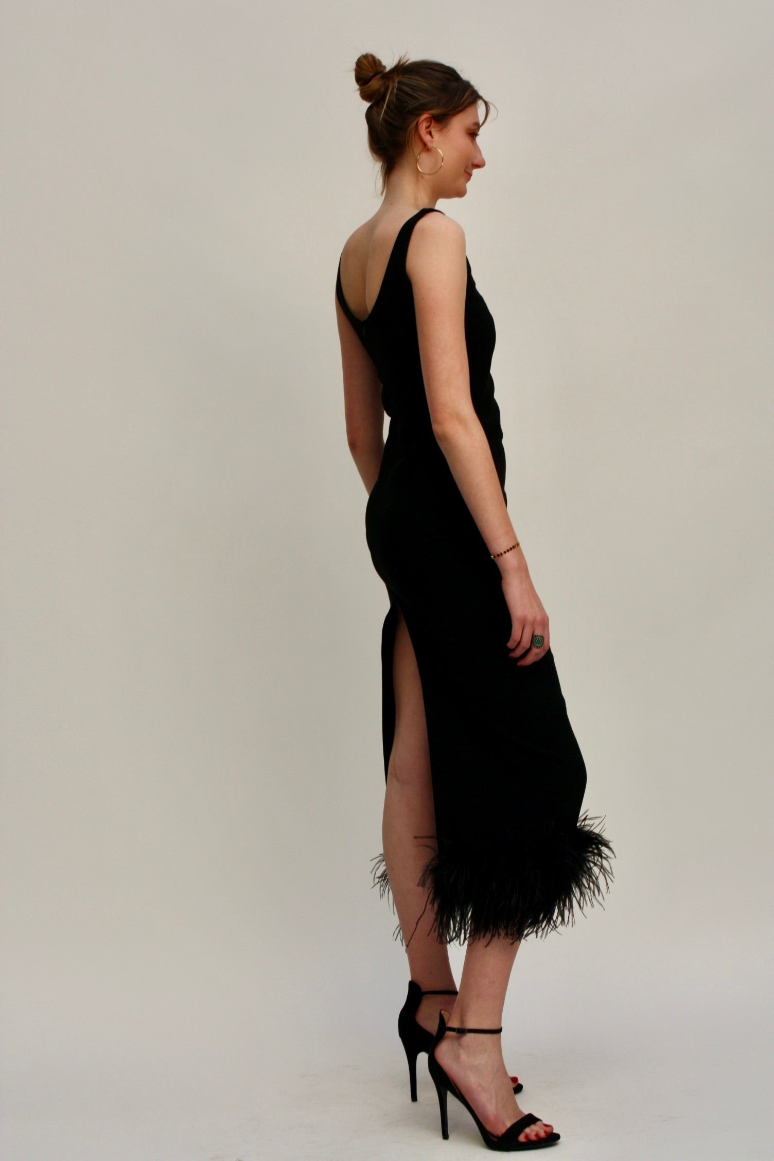 Paule Ka – Robe noire longue à plumes – XS
