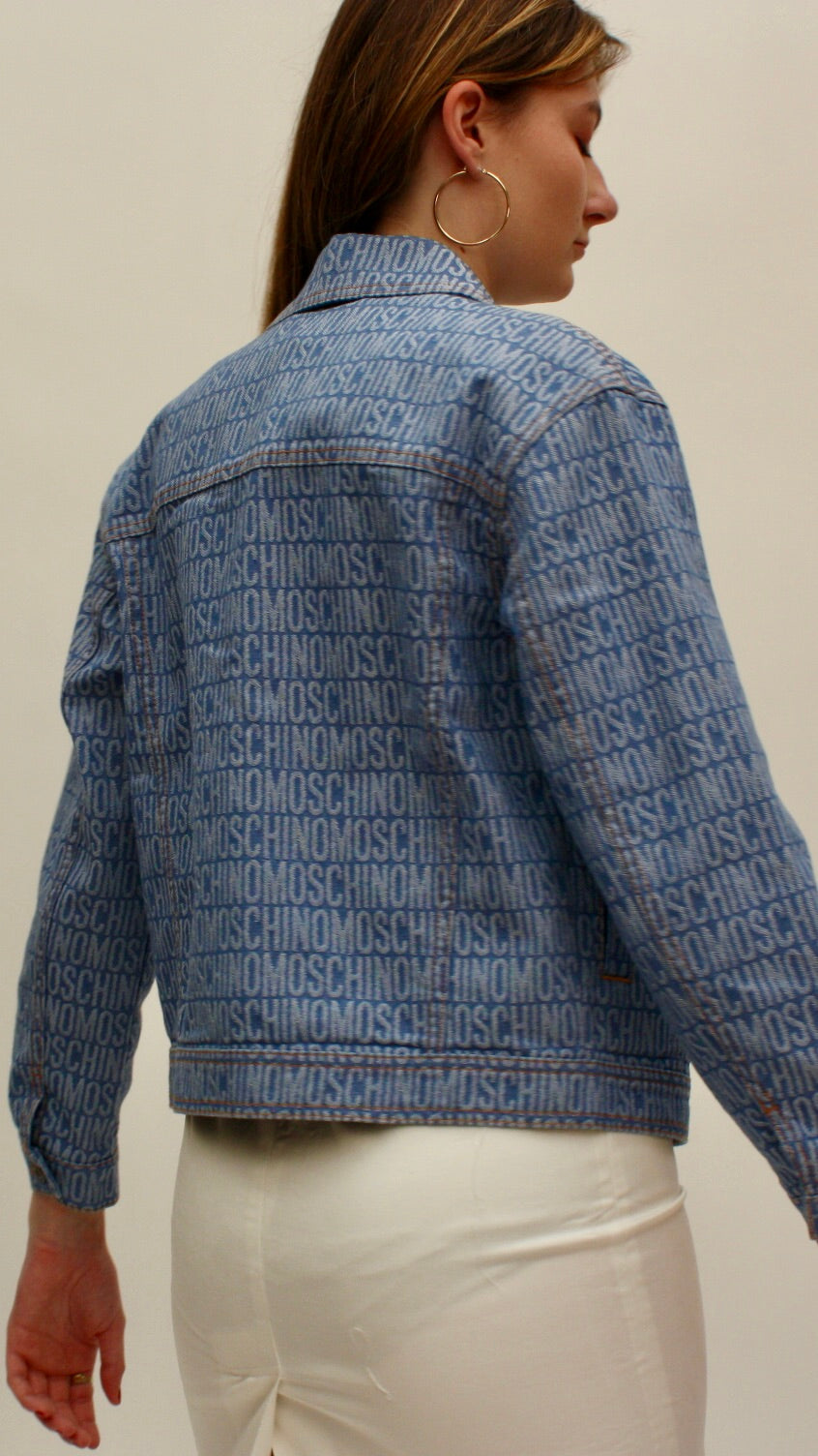 Moschino – Veste en denim monogram, coupe courte – M