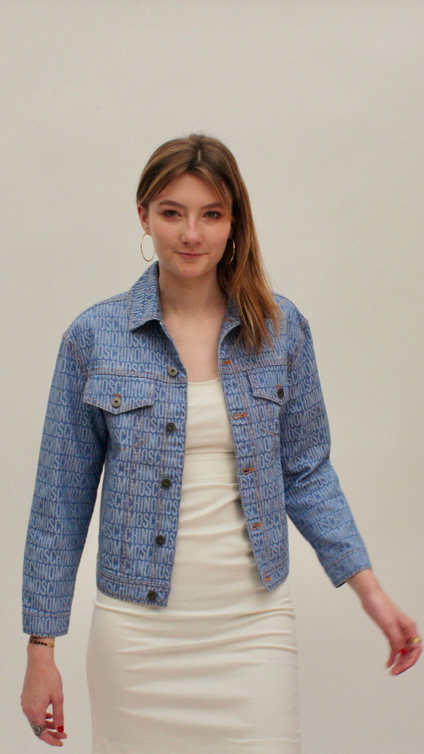 Moschino – Veste en denim monogram, coupe courte – M