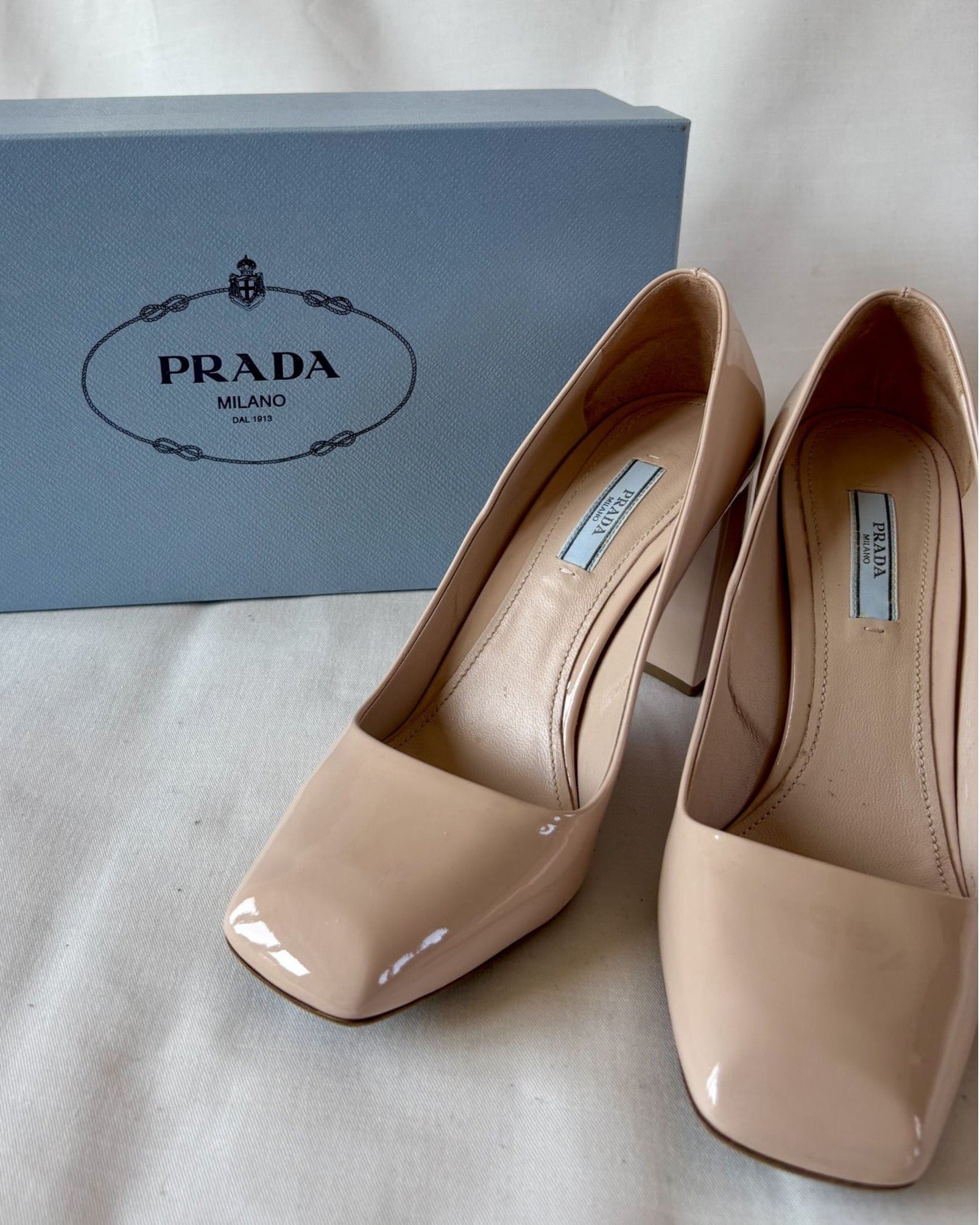 Prada nude patent leather pumps – 38